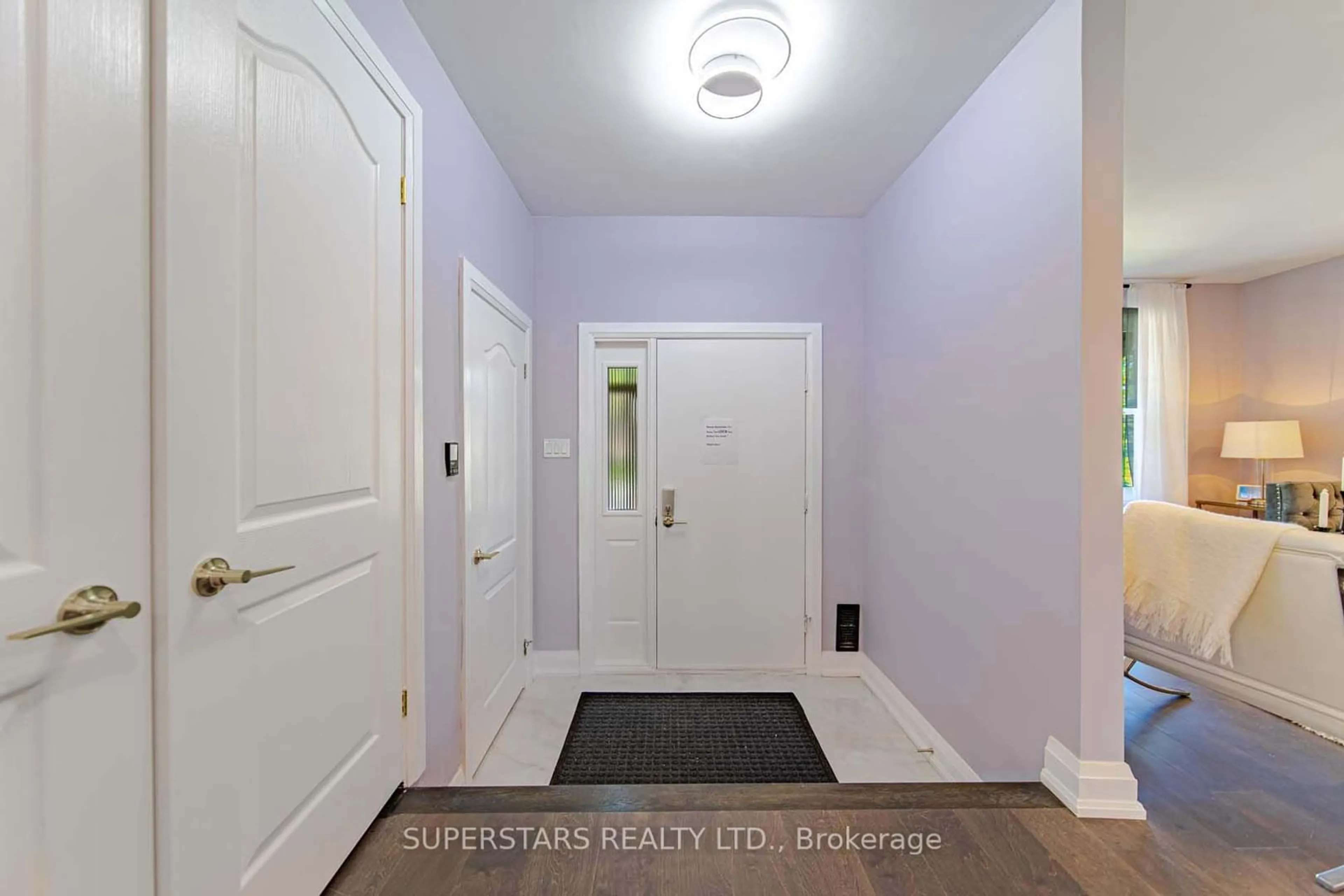 Indoor entryway for 128 Kingston Rd, Newmarket Ontario L3Y 5W7