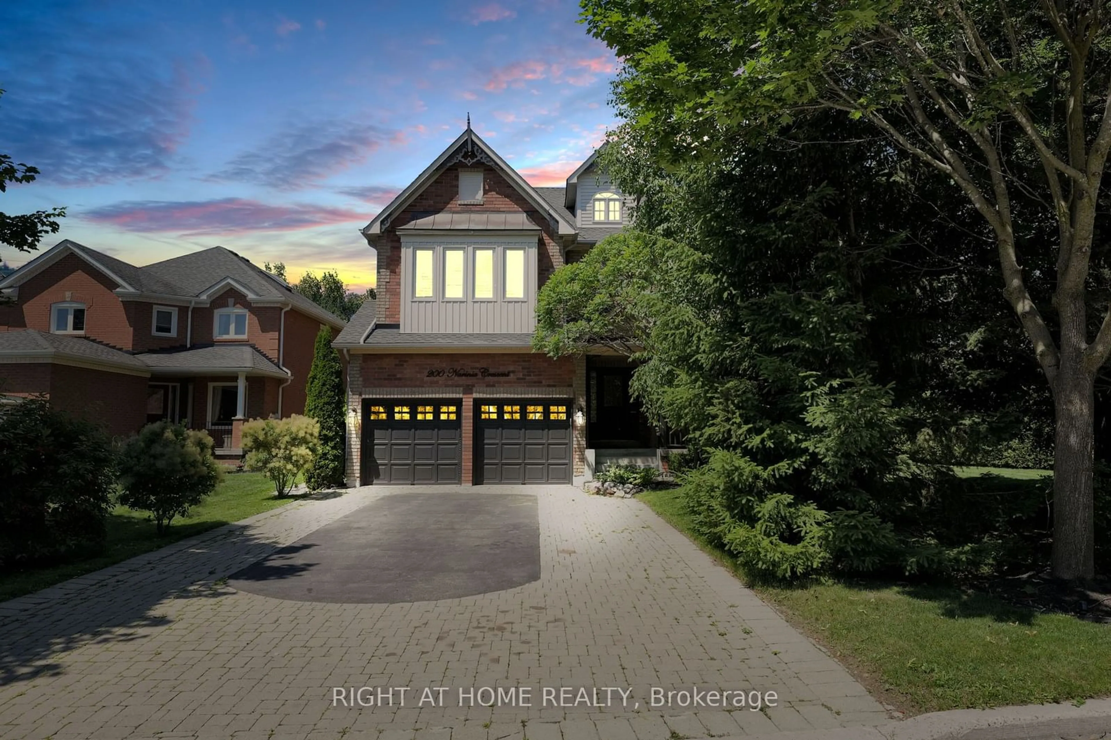 Frontside or backside of a home for 200 Narinia Cres, Newmarket Ontario L3X 2E1