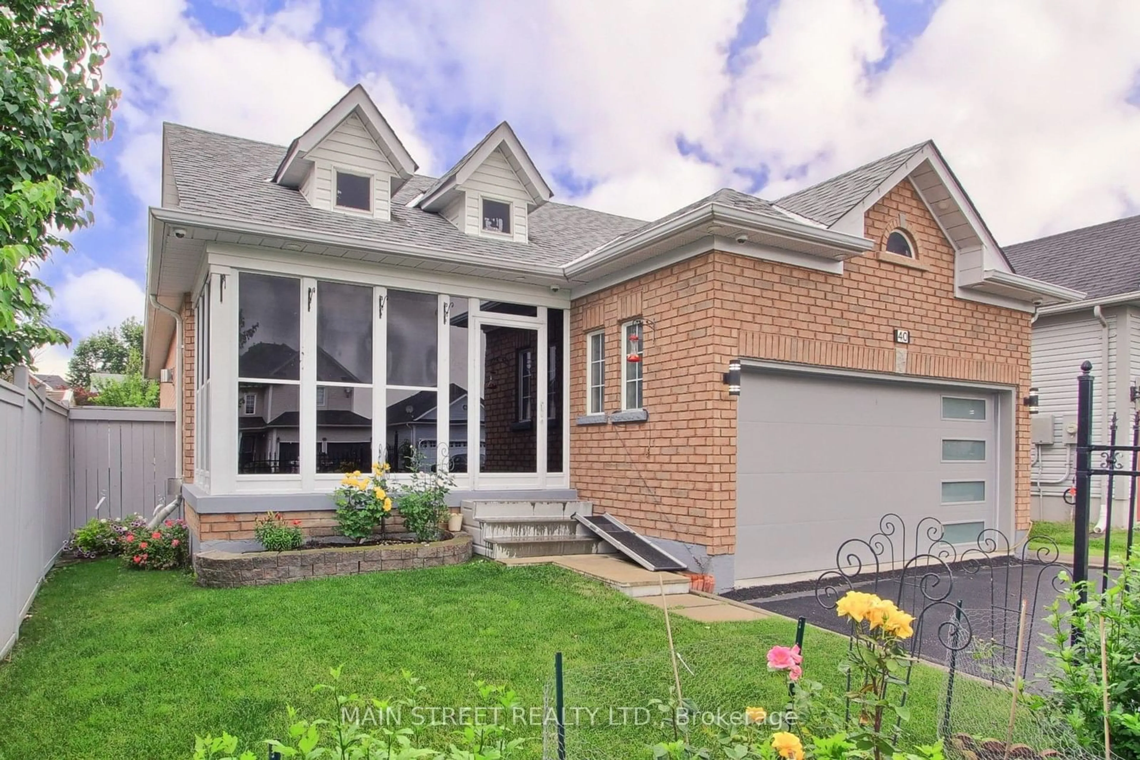 Home with brick exterior material for 40 Silverstone Cres, Georgina Ontario L4P 4A4