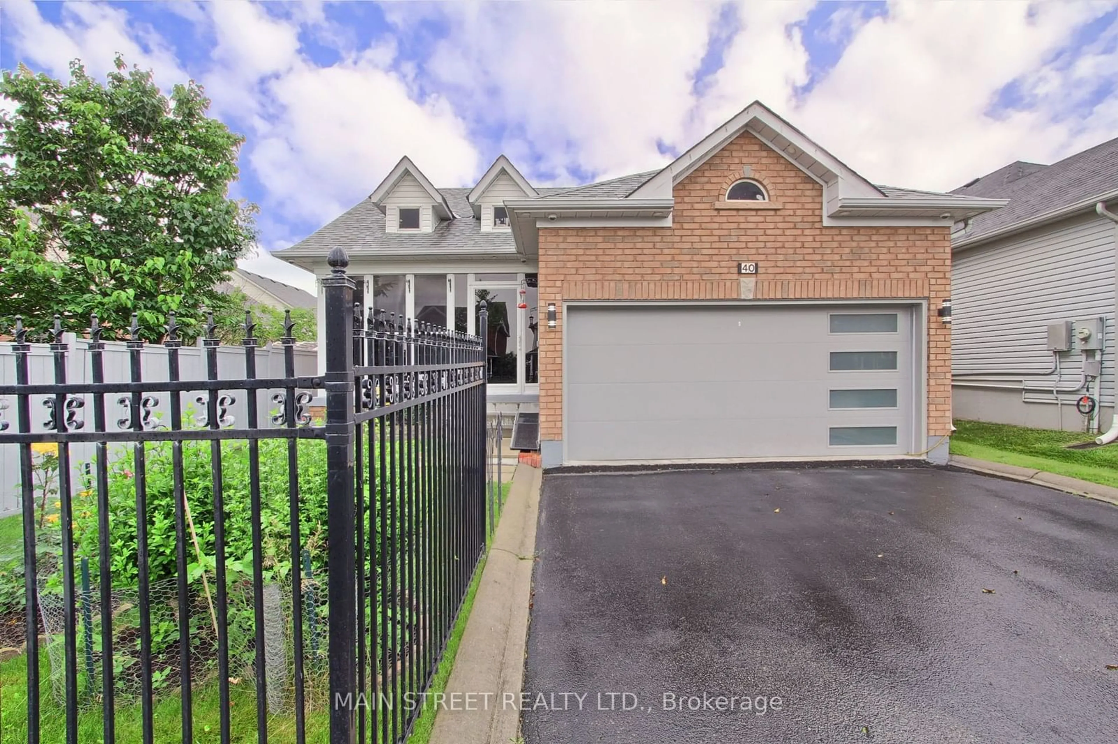 Frontside or backside of a home for 40 Silverstone Cres, Georgina Ontario L4P 4A4