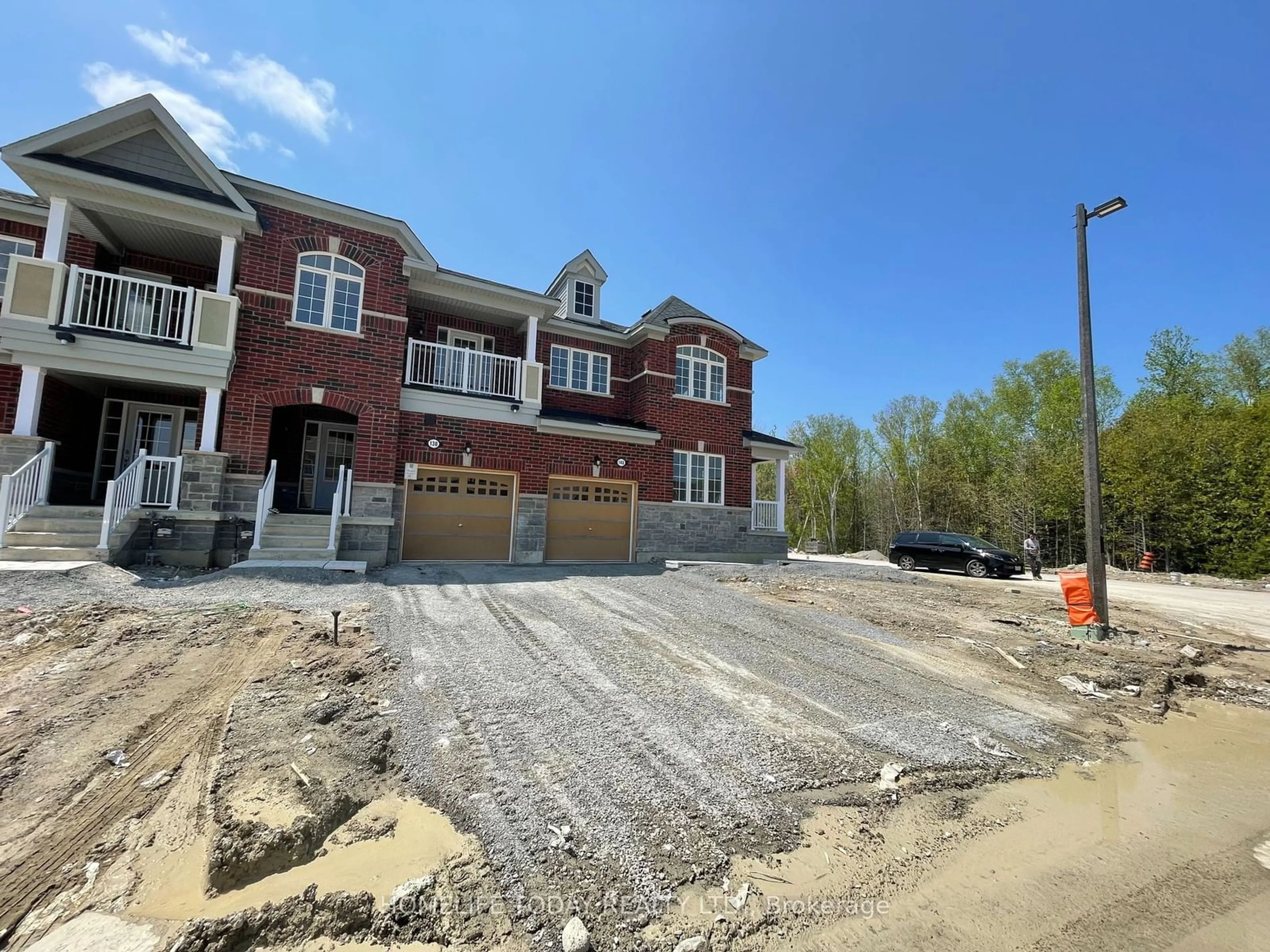 A pic from exterior of the house or condo for 138 Cliff Thompson Cres, Georgina Ontario L0E 1R0