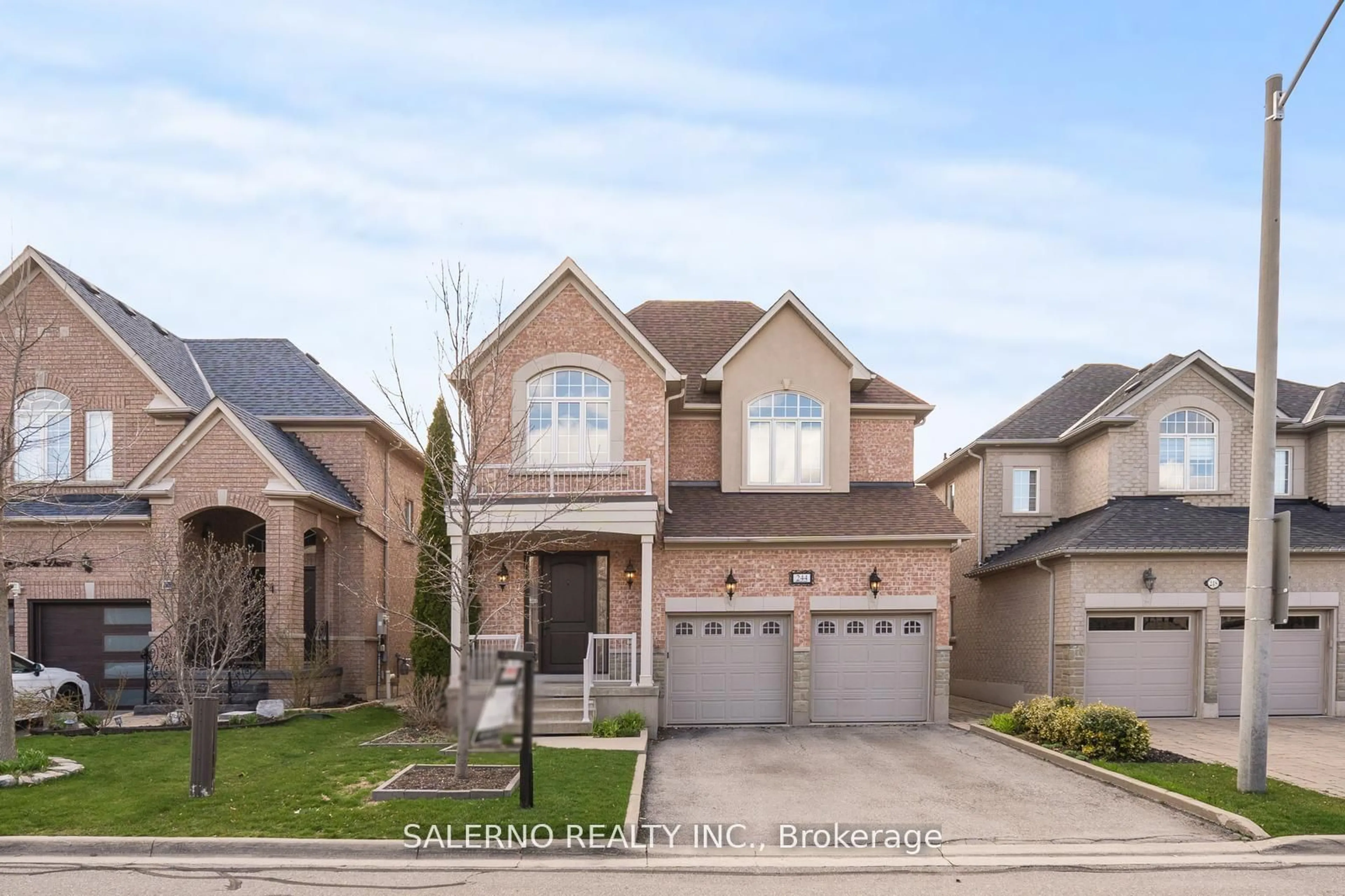 Frontside or backside of a home for 244 Kingsview Dr, Vaughan Ontario L4H 3B9