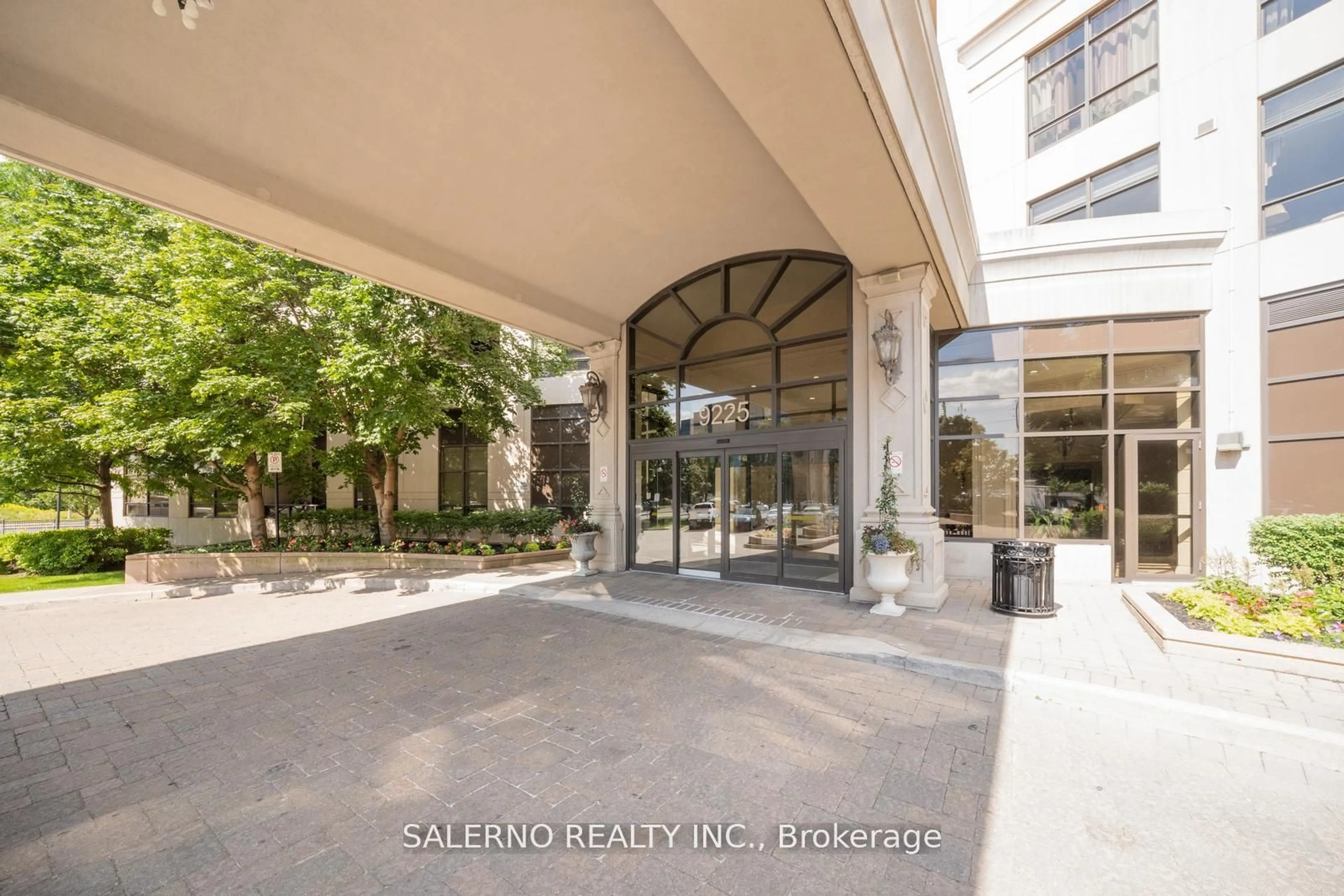 Indoor lobby for 9225 Jane St #1105, Vaughan Ontario L6A 0J7