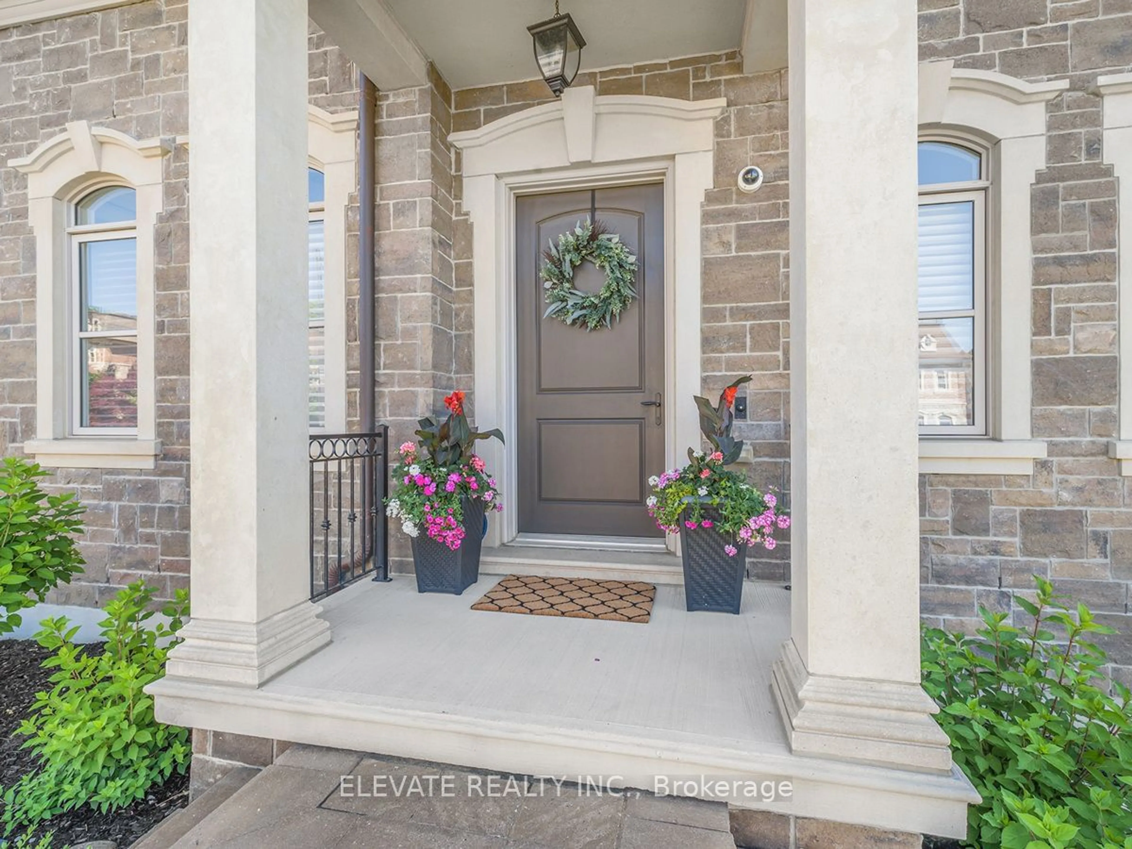 Indoor entryway for 41 Annsleywood Crt, Vaughan Ontario L4H 4G6