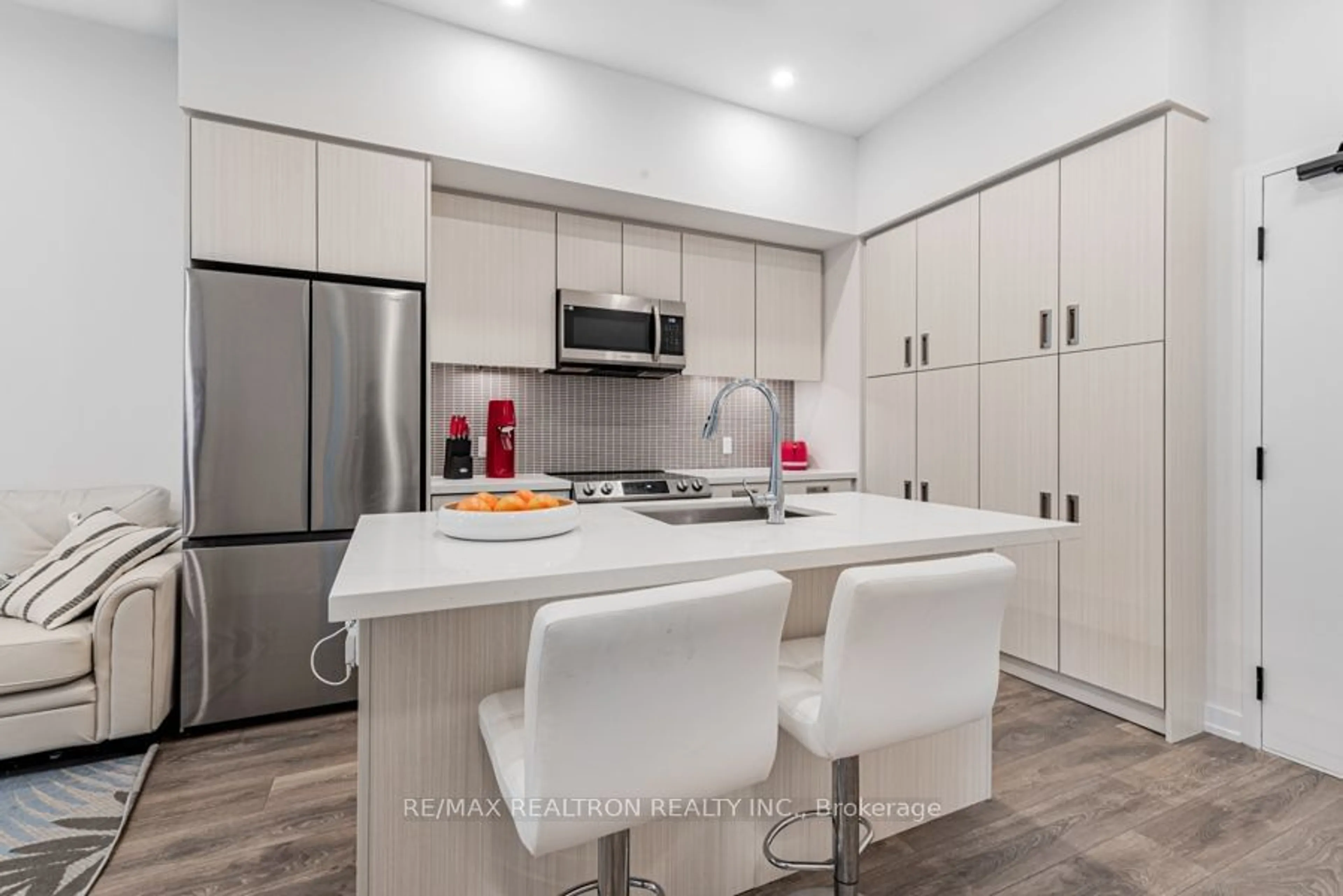 Contemporary kitchen for 415 Sea Ray Ave #126, Innisfil Ontario L9S 0R5