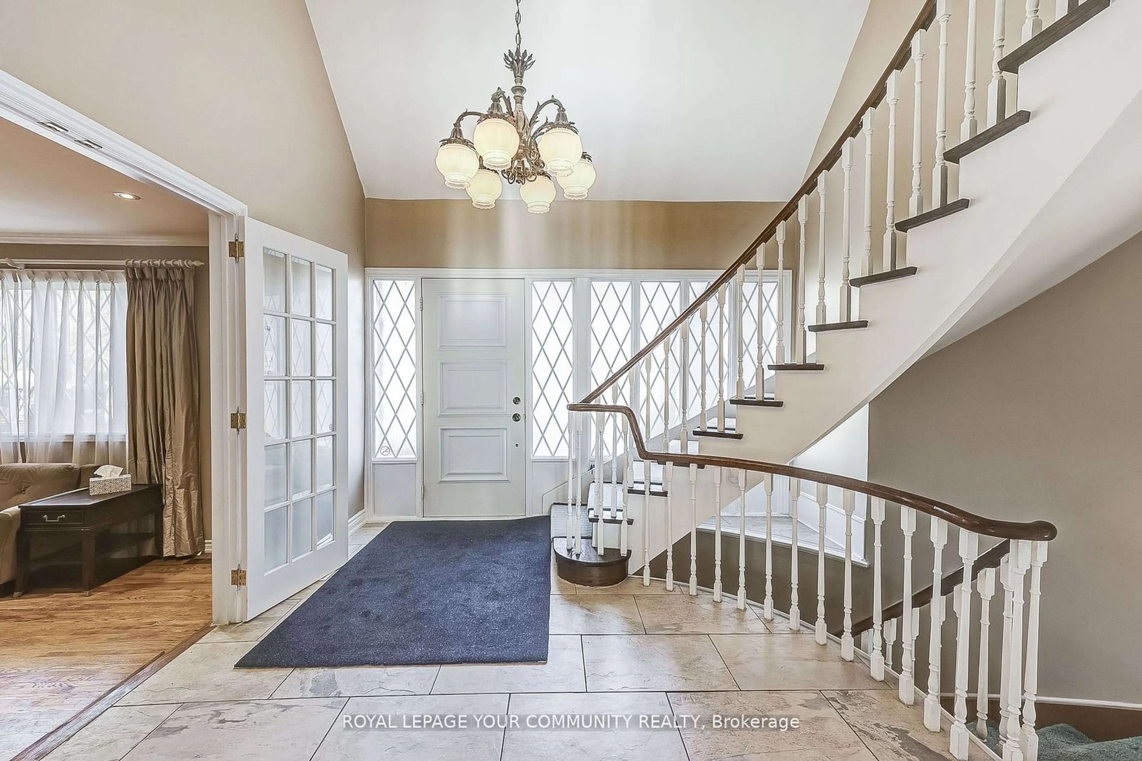 Indoor entryway for 25 Alcaine Crt, Markham Ontario L3T 2G8