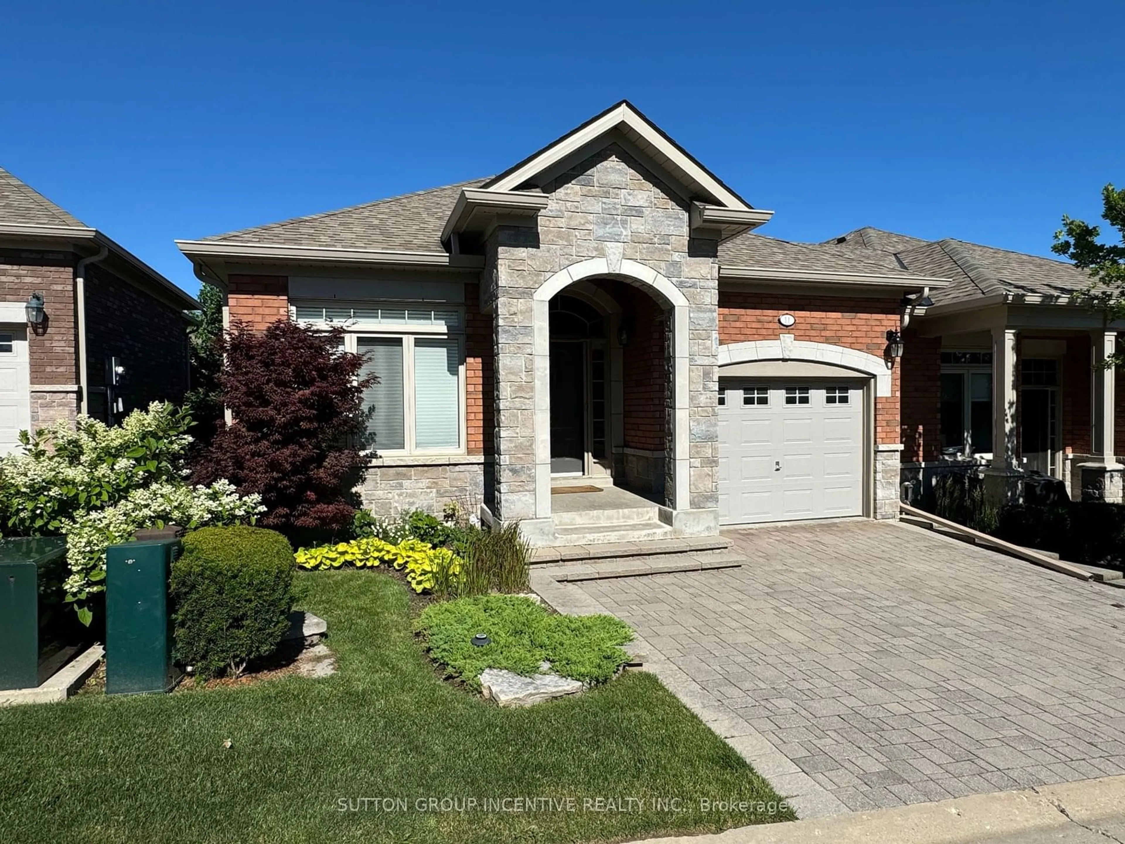 Home with brick exterior material for 11 Vista Gdns #14, New Tecumseth Ontario L9R 0H3