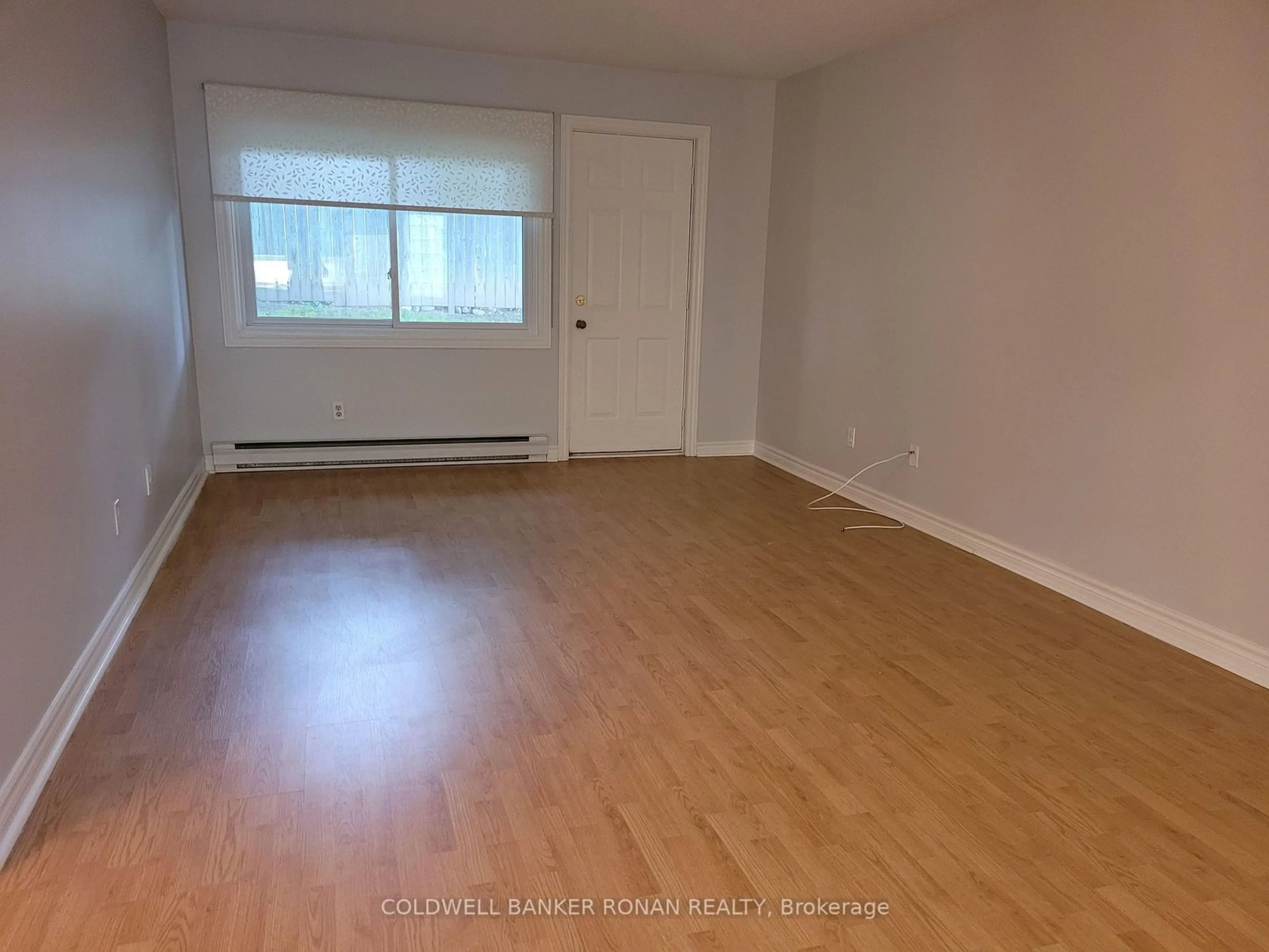 A pic of a room for 77 Mill St #3, New Tecumseth Ontario L0G 1W0