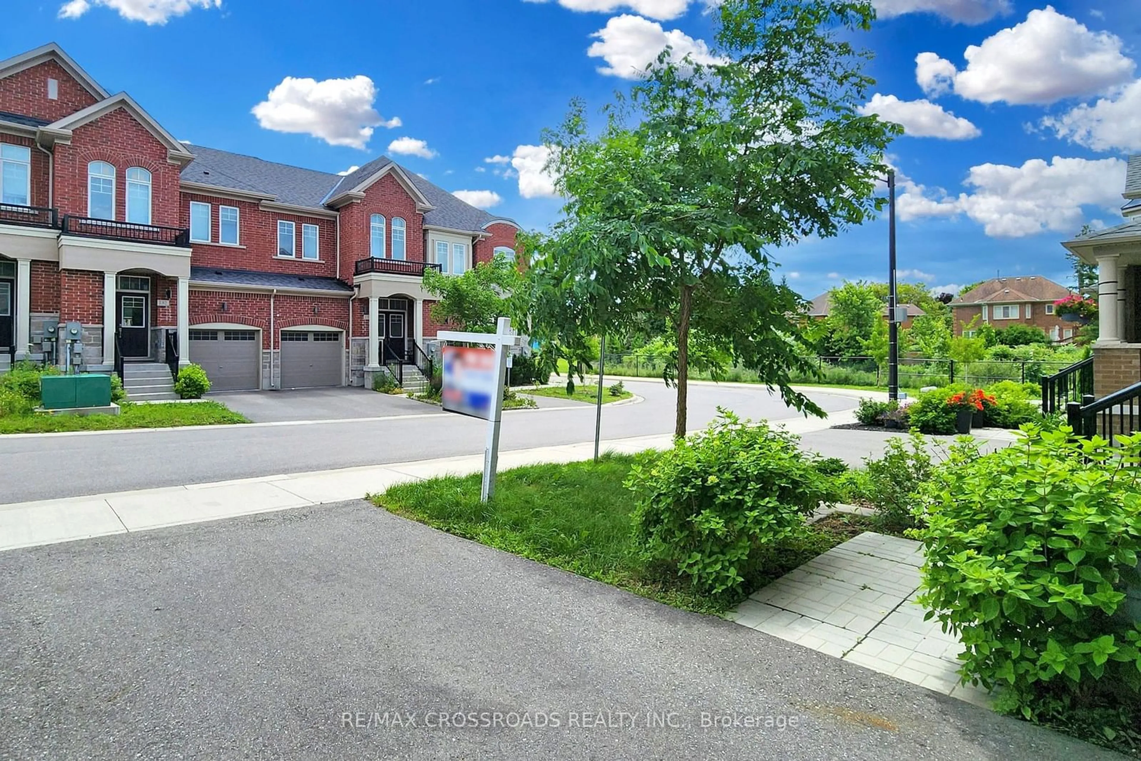 Street view for 135 Knott End Cres, Newmarket Ontario L3Y 0E4