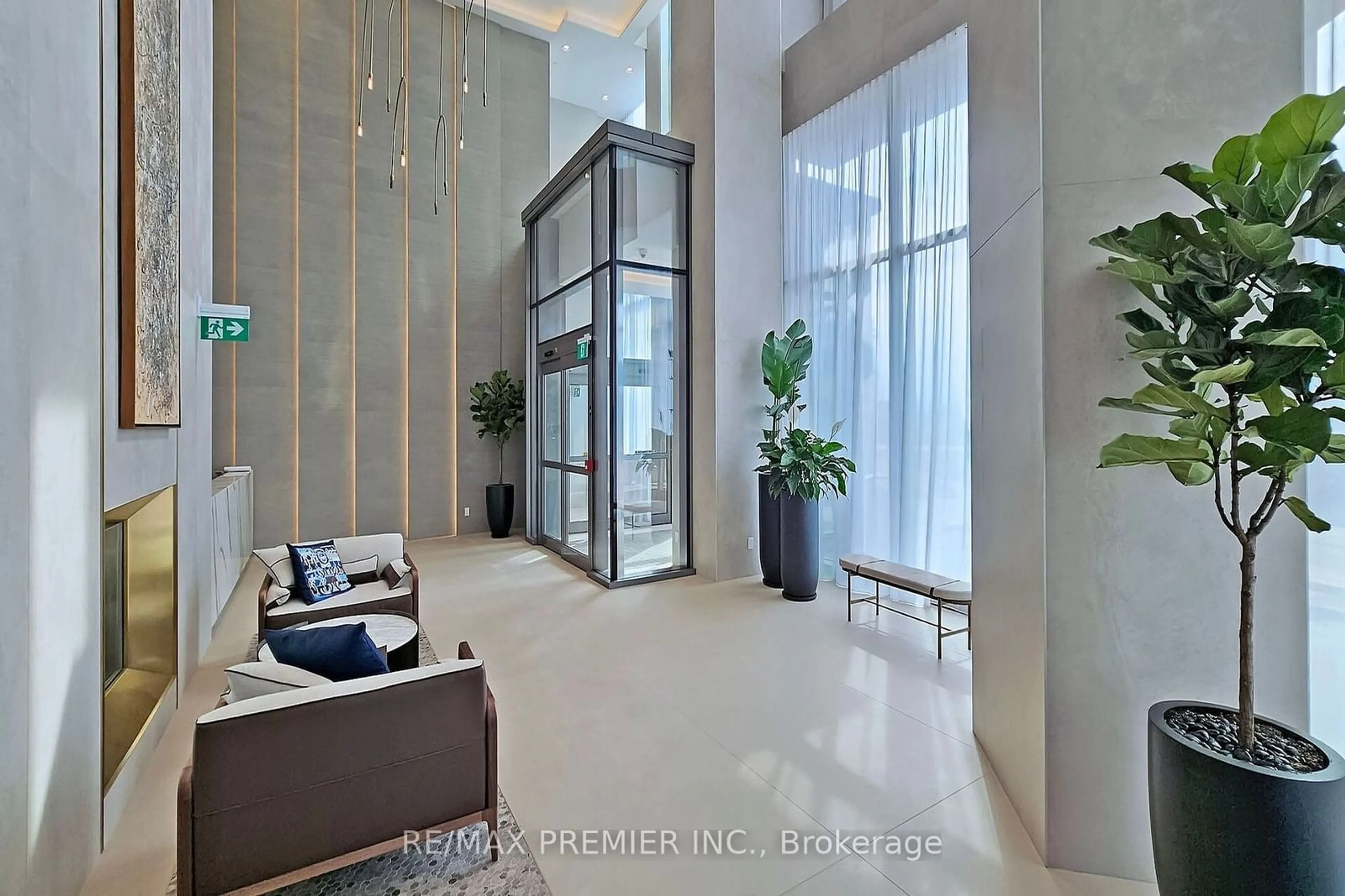 Indoor foyer for 1000 Portage Pkwy #1703, Vaughan Ontario L4K 0C7