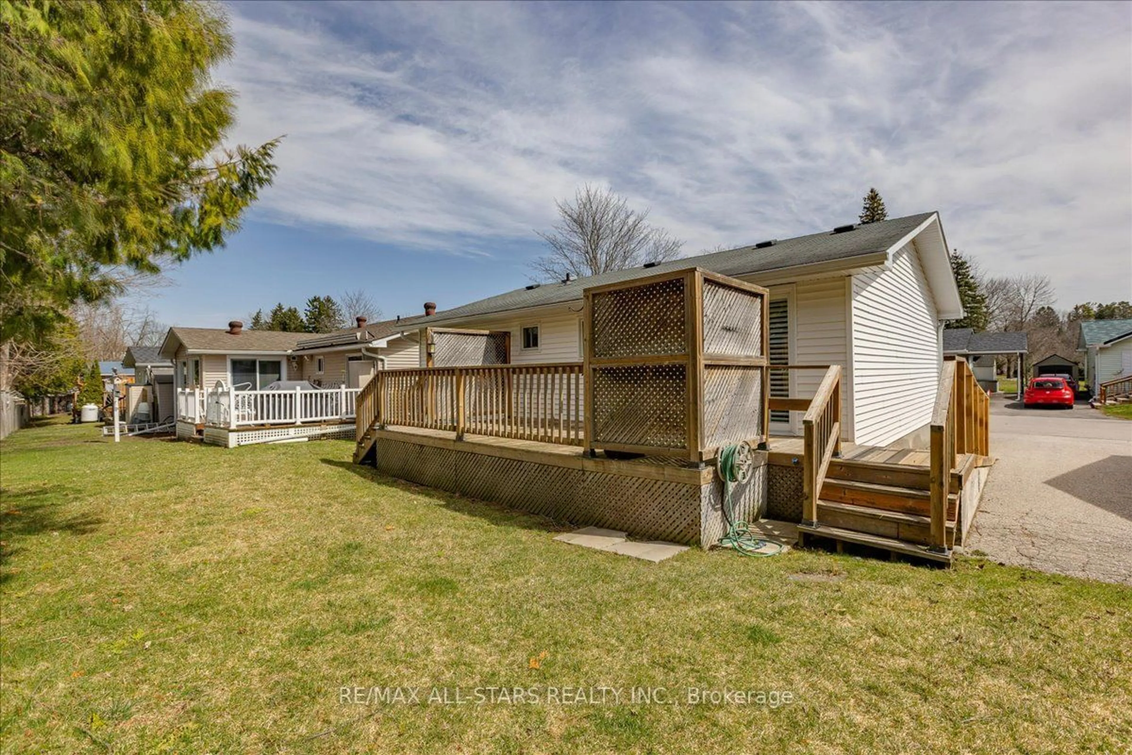 Fenced yard for 284 Jeff Smith Crt, Newmarket Ontario L3Y 8C5