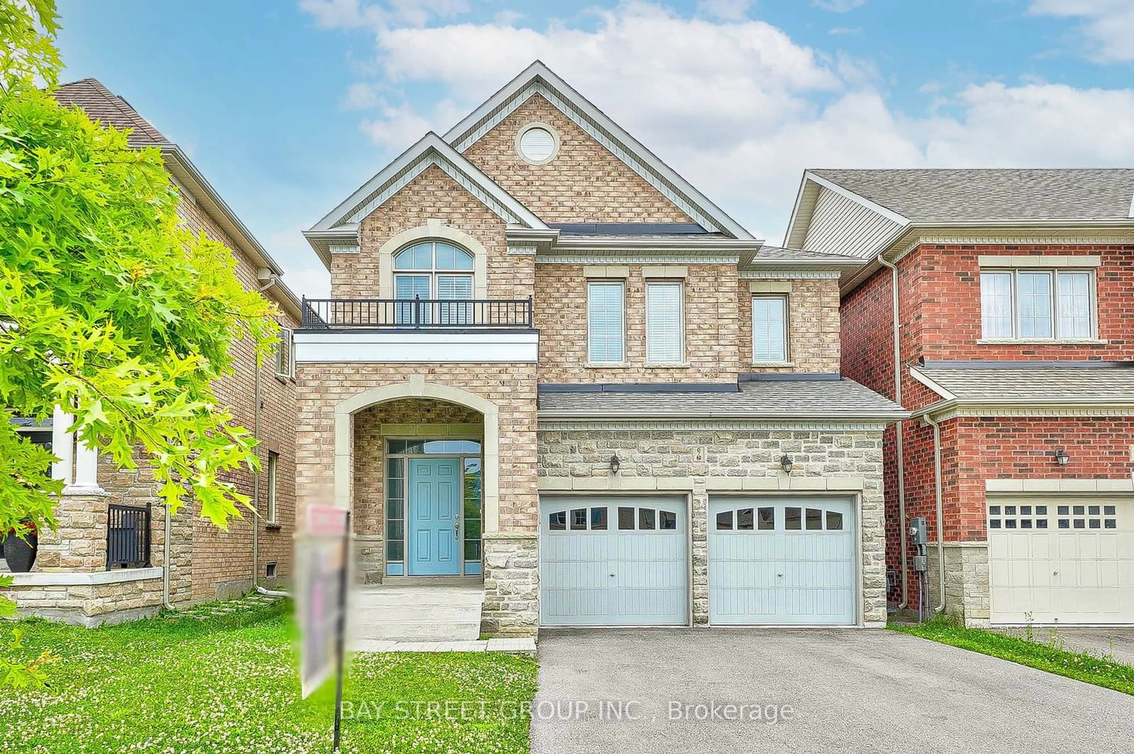 Home with brick exterior material for 9 Robert Baldwin Blvd, East Gwillimbury Ontario L9N 0R3