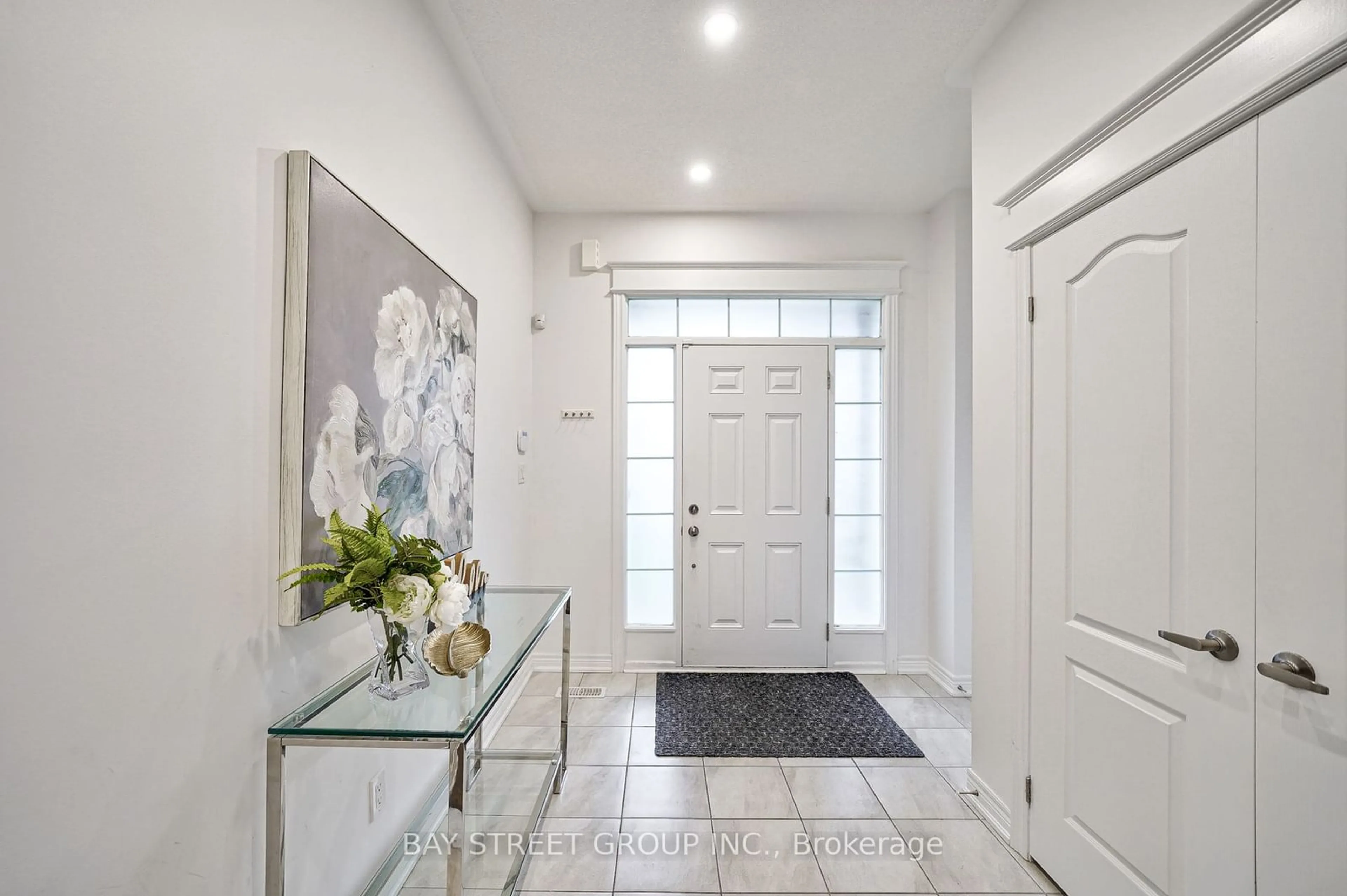 Indoor entryway for 9 Robert Baldwin Blvd, East Gwillimbury Ontario L9N 0R3