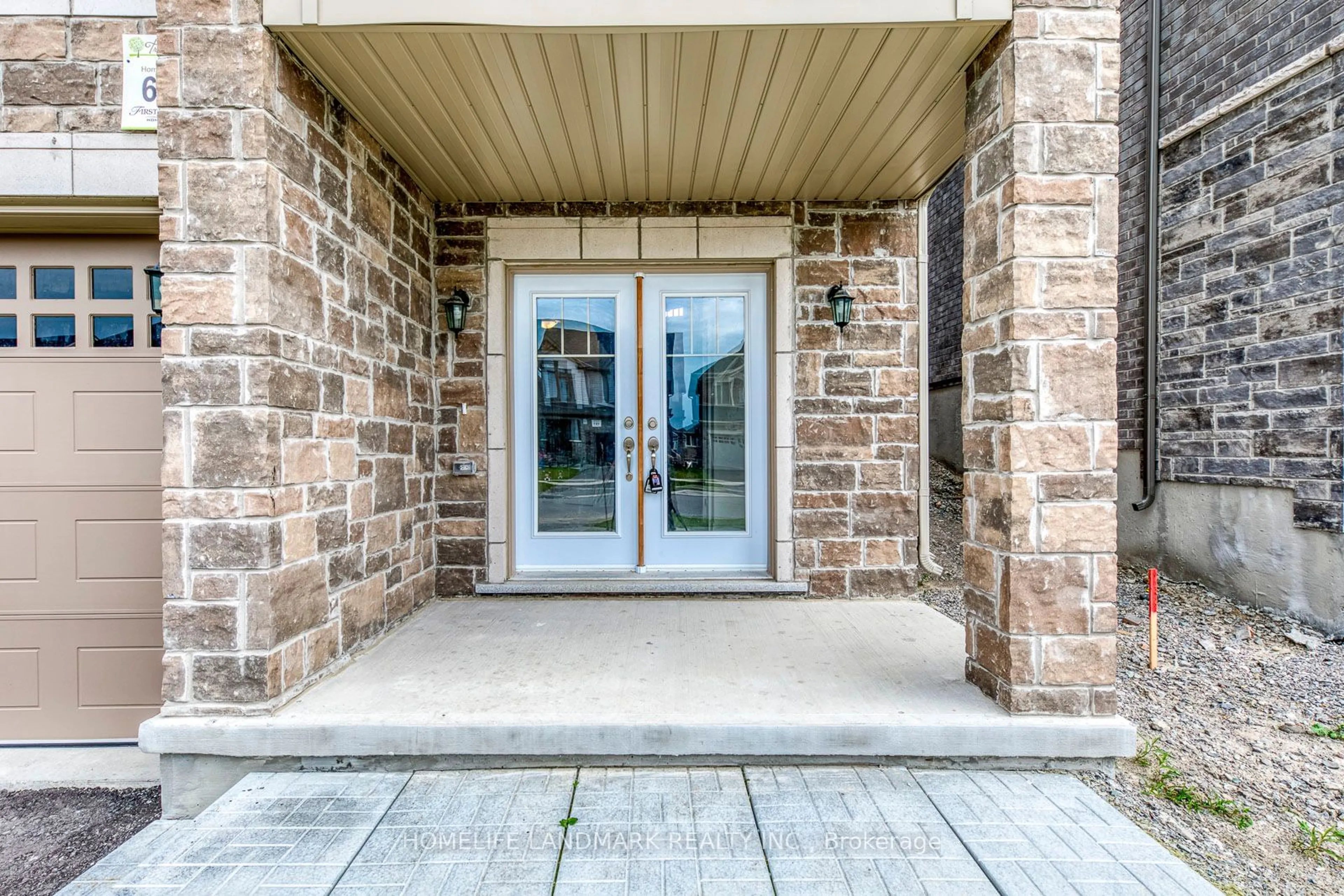 Indoor entryway for 117 Kennedy Blvd, New Tecumseth Ontario L9R 0V9