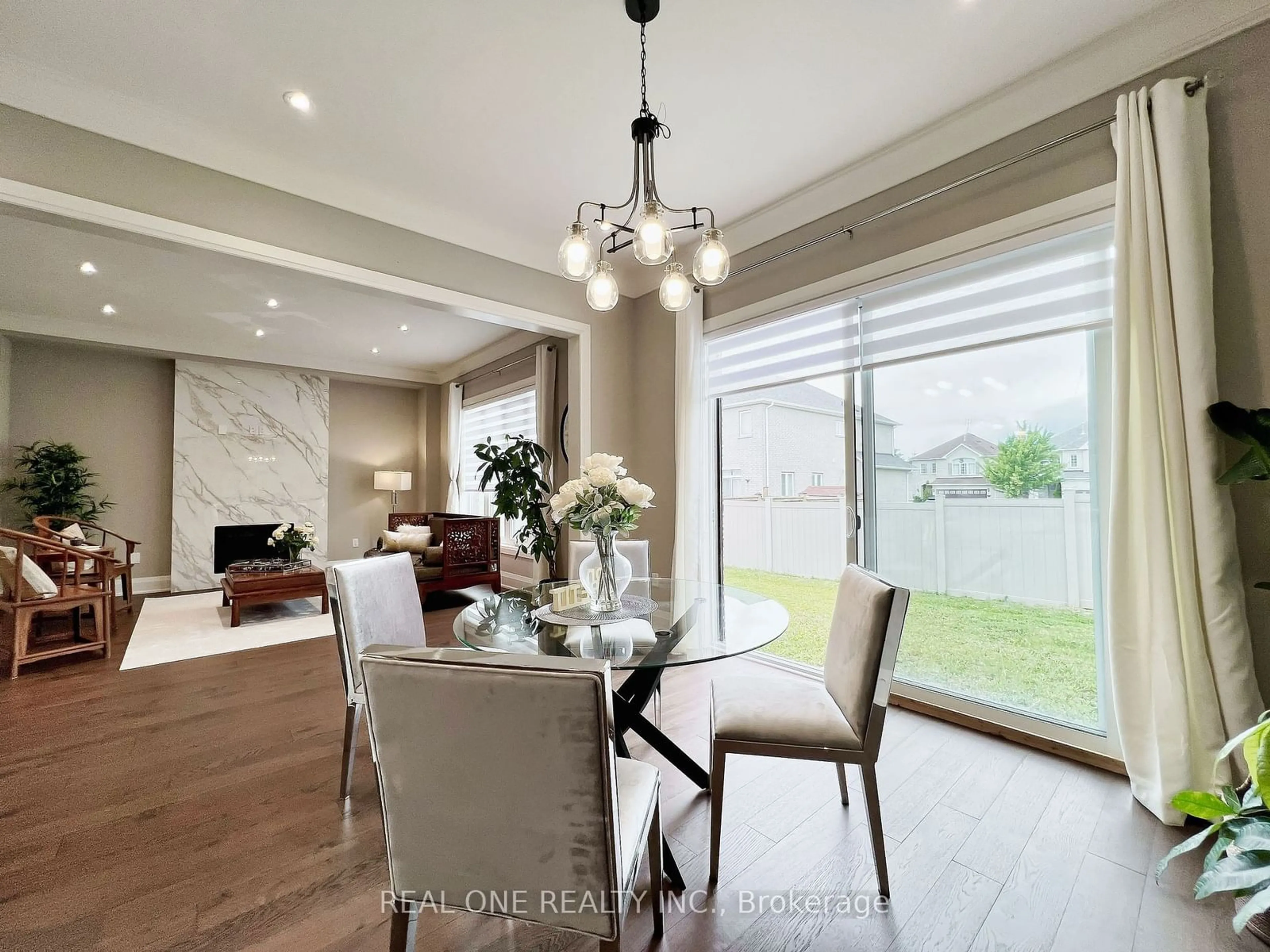 Dining room for 80 Portage Ave, Richmond Hill Ontario L4E 4P7