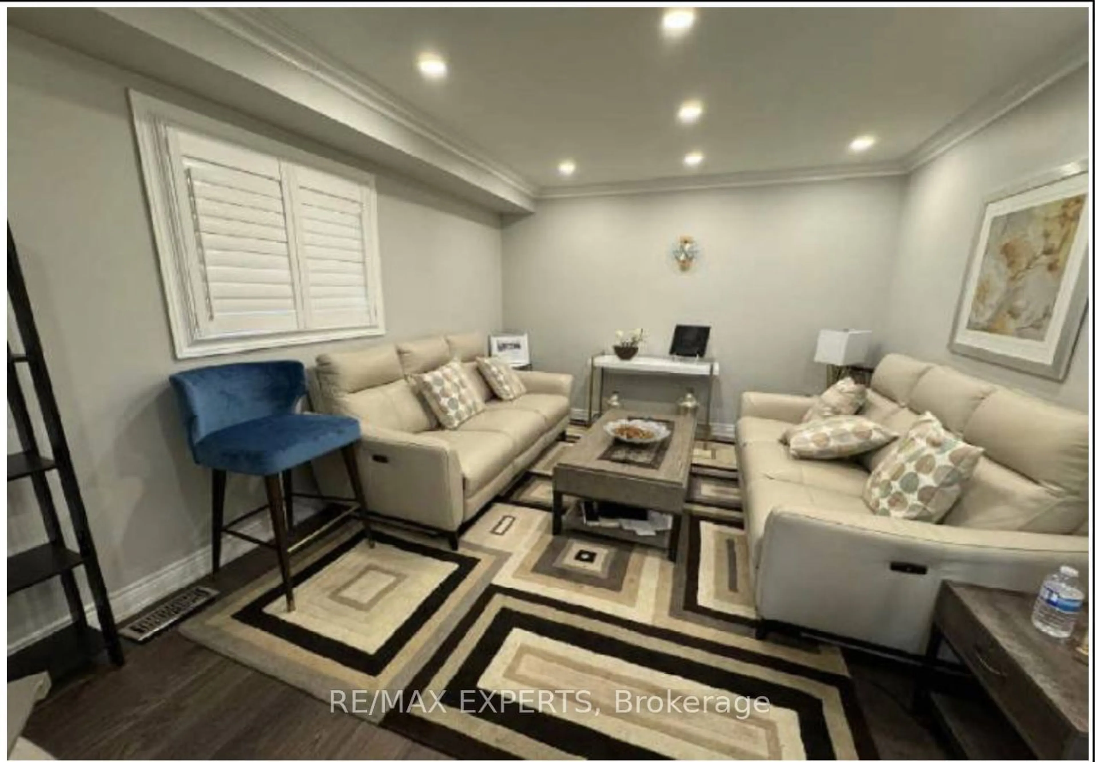 Living room for 268 Ahmadiyya Ave, Vaughan Ontario L6A 3A6