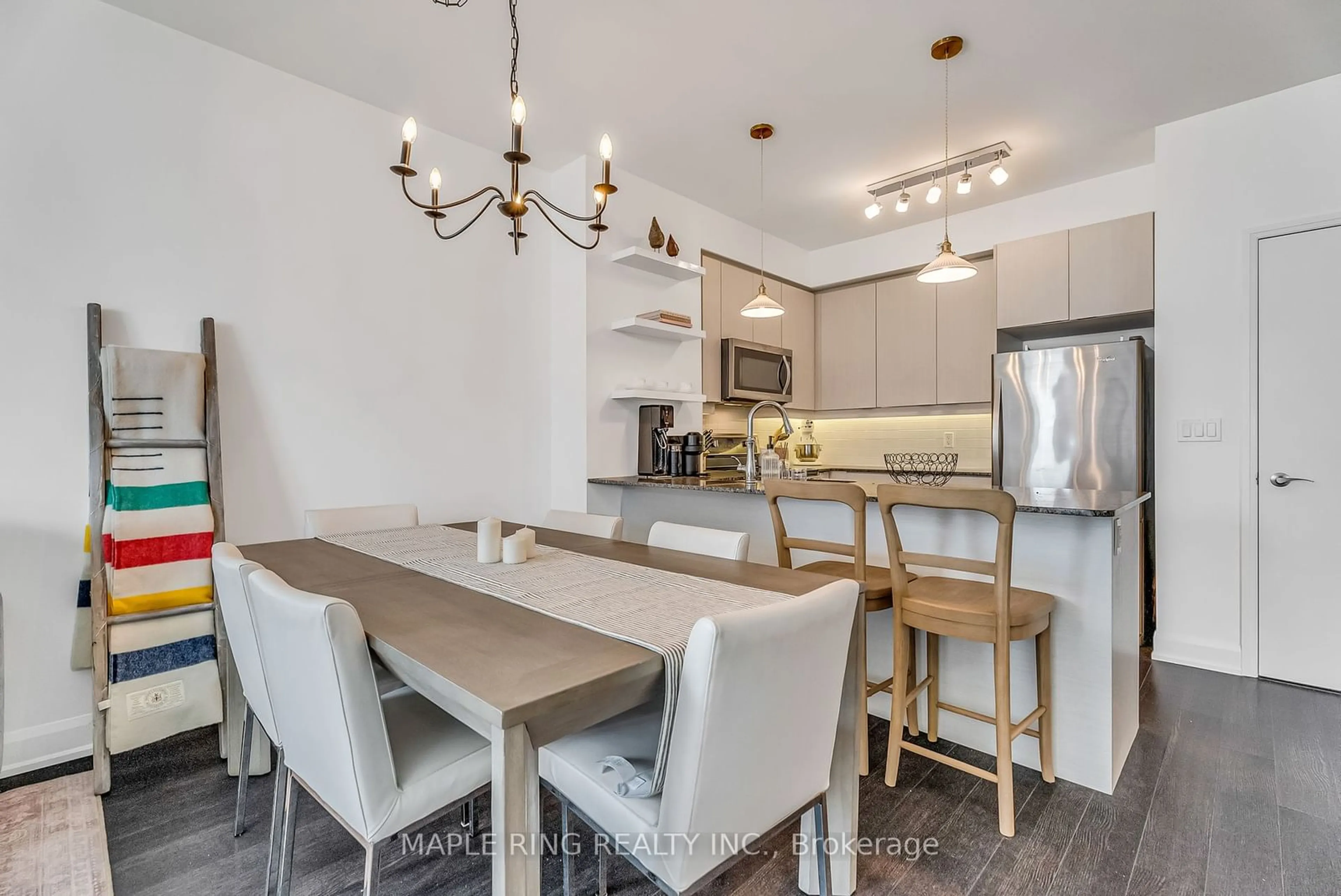 Contemporary kitchen for 2910 Highway 7 #1406, Vaughan Ontario L4K 0H8