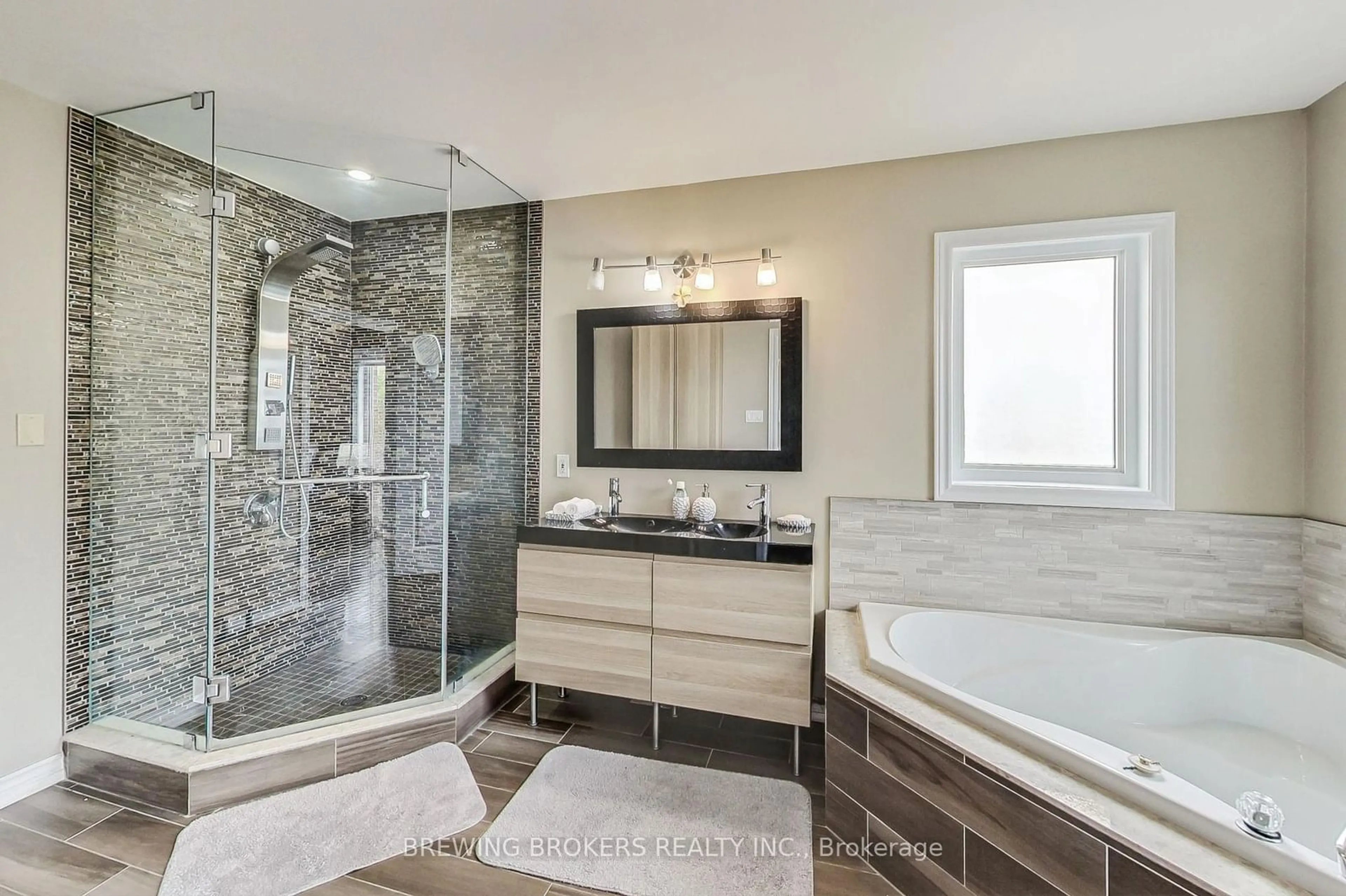 Contemporary bathroom for 14 Bentwood Cres, Vaughan Ontario L4J 8R3