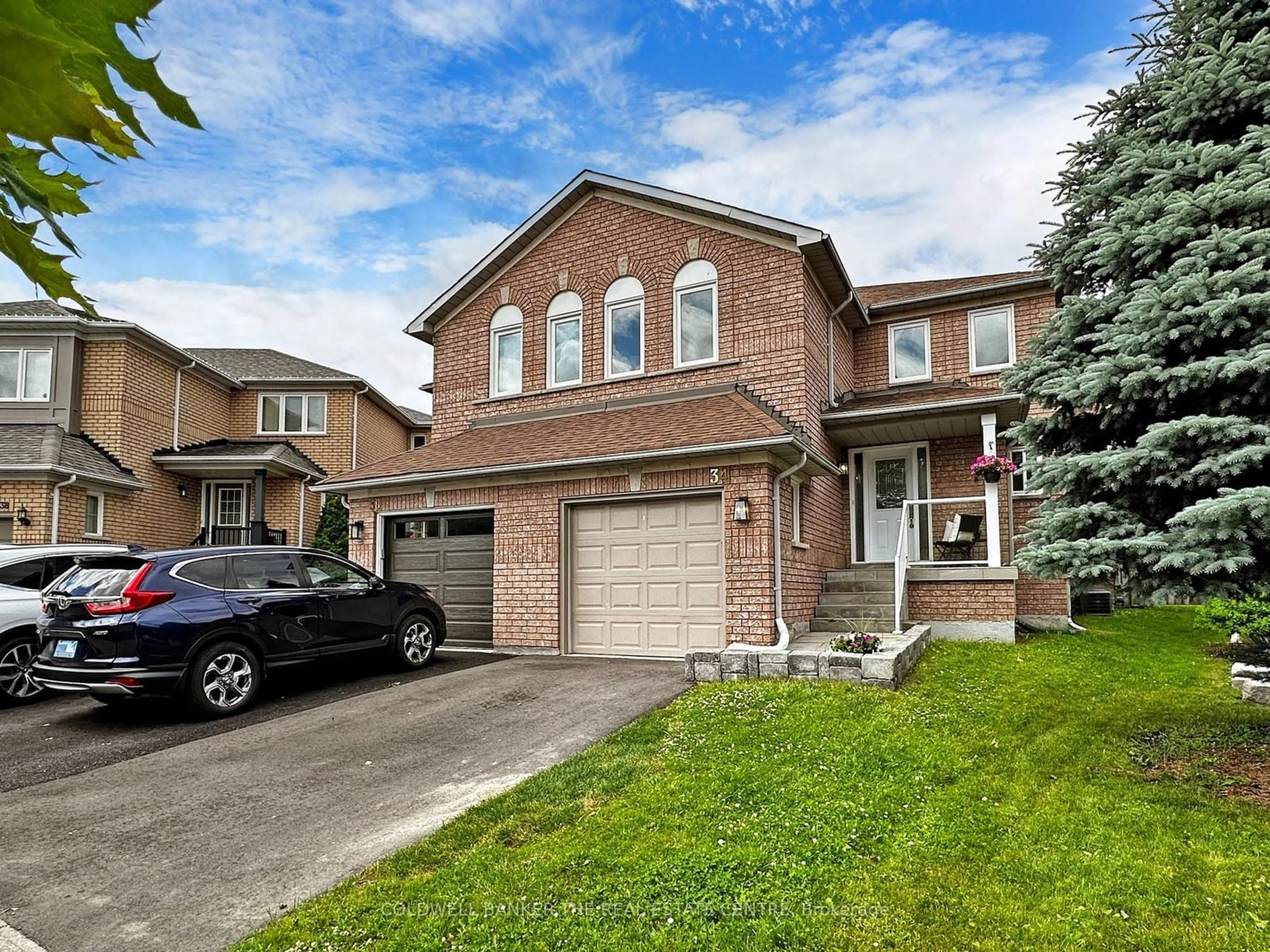 Frontside or backside of a home for 34 Primeau Dr, Aurora Ontario L4G 6Z3