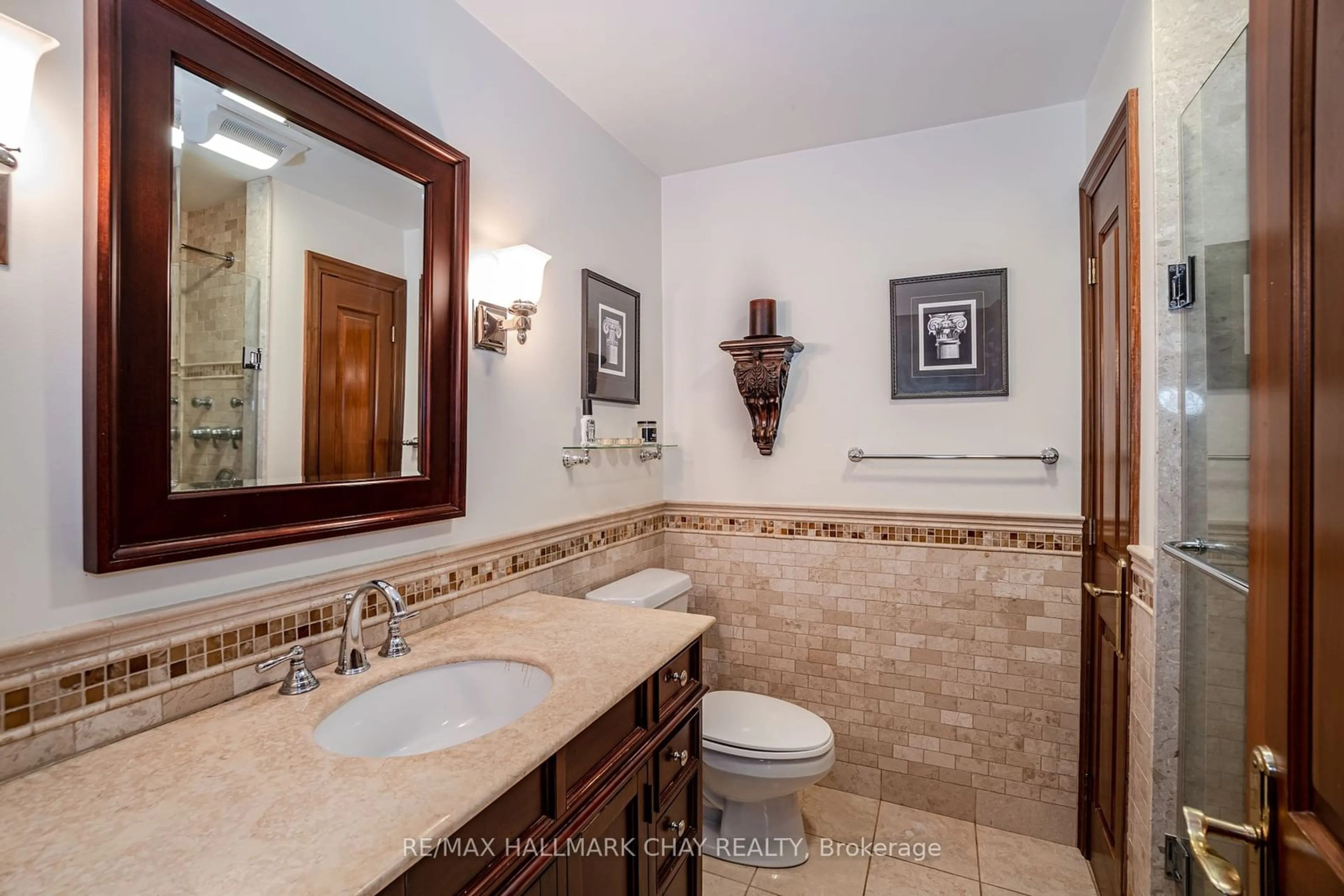 Bathroom for 21 Tecumseth Heights Dr, New Tecumseth Ontario L0G 1W0