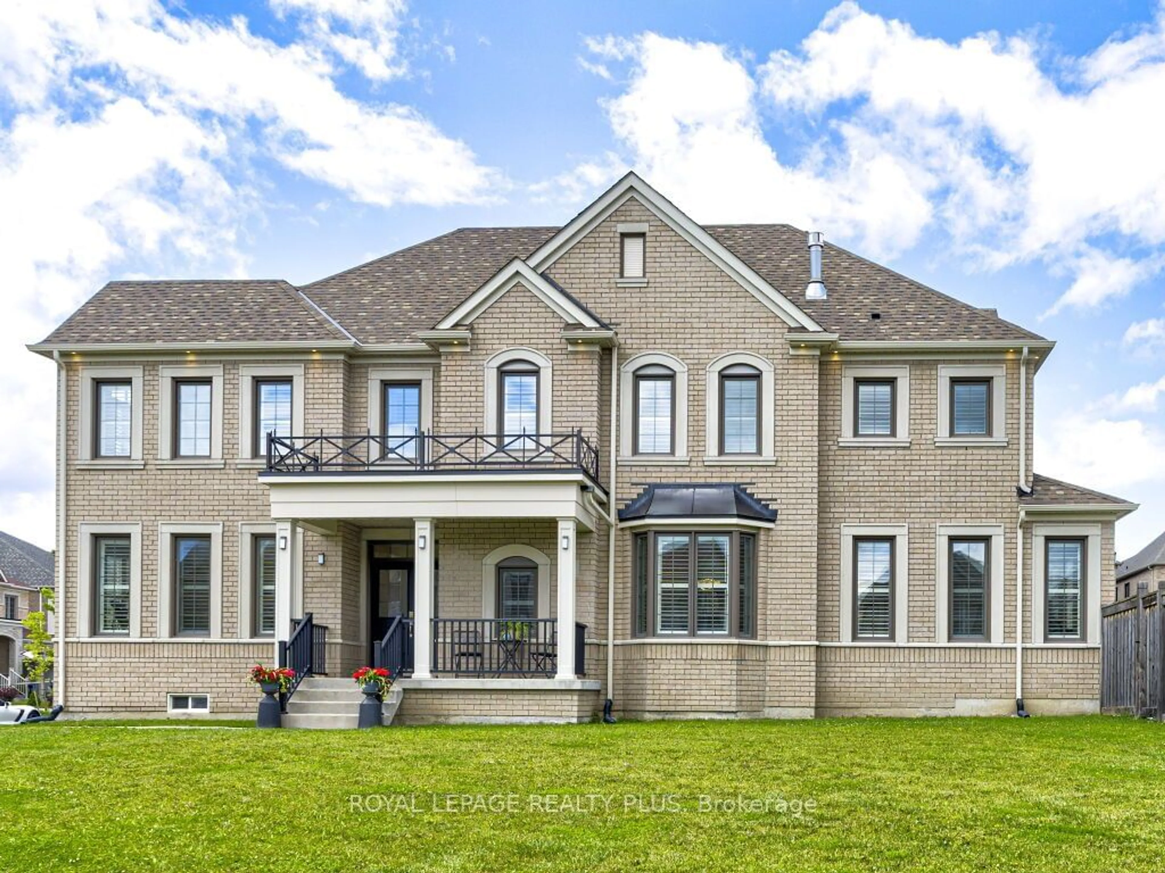 Frontside or backside of a home for 67 Tesla Cres #cres, East Gwillimbury Ontario L9N 0T3