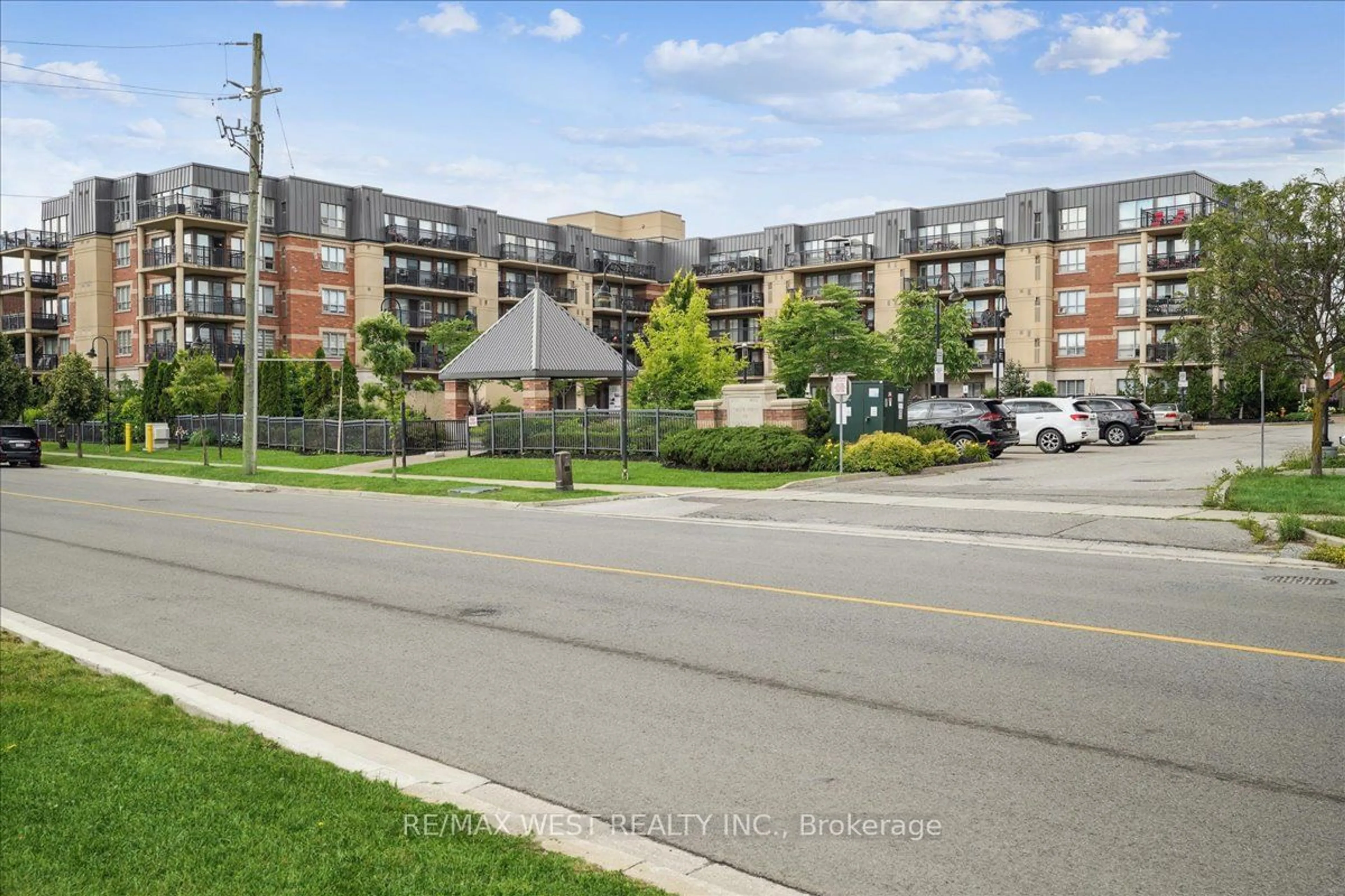 A pic from exterior of the house or condo for 8026 Kipling Ave #308, Vaughan Ontario L4L 2A1