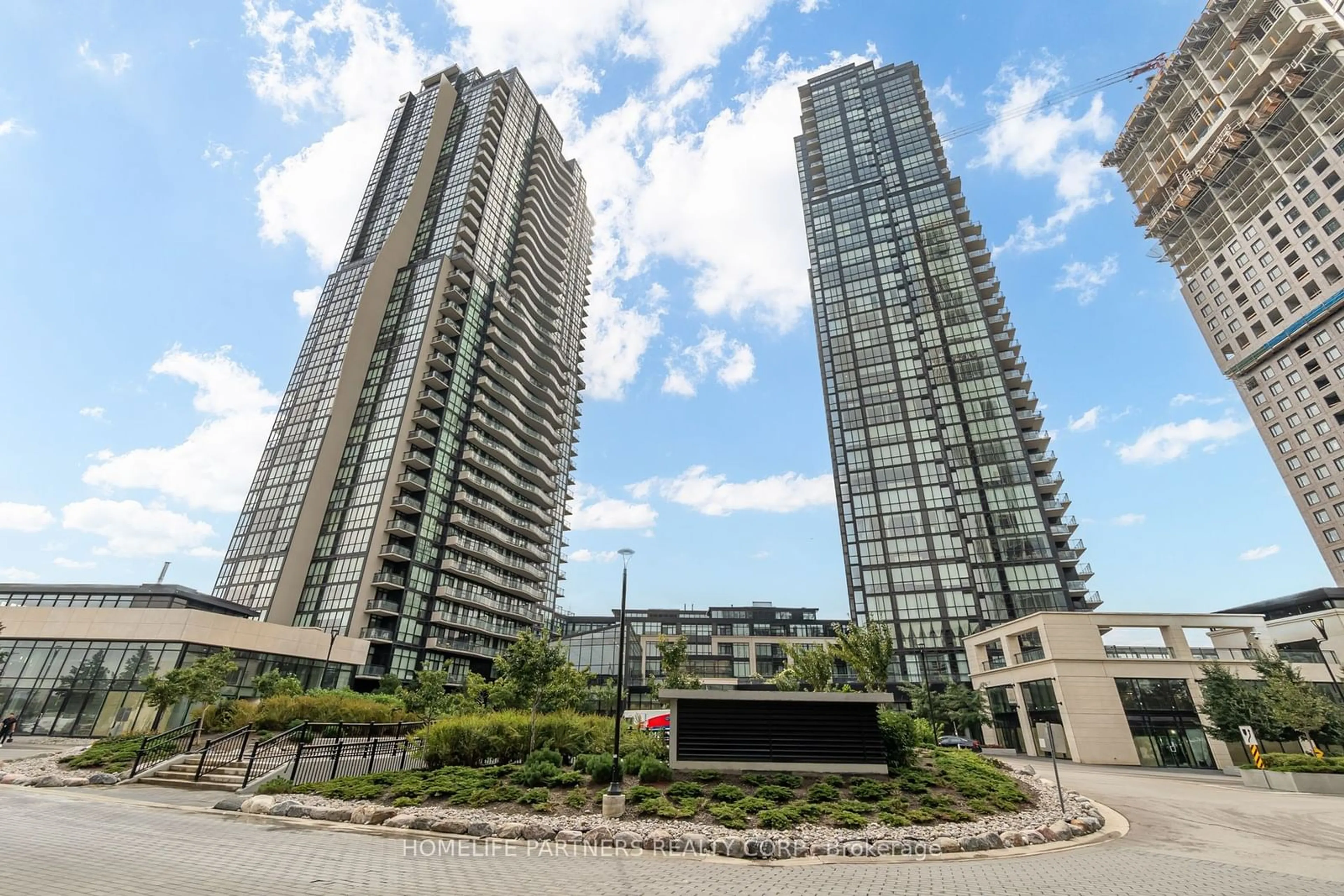 A pic from exterior of the house or condo for 2910 Highway 7 Rd #512, Vaughan Ontario L4K 0H8