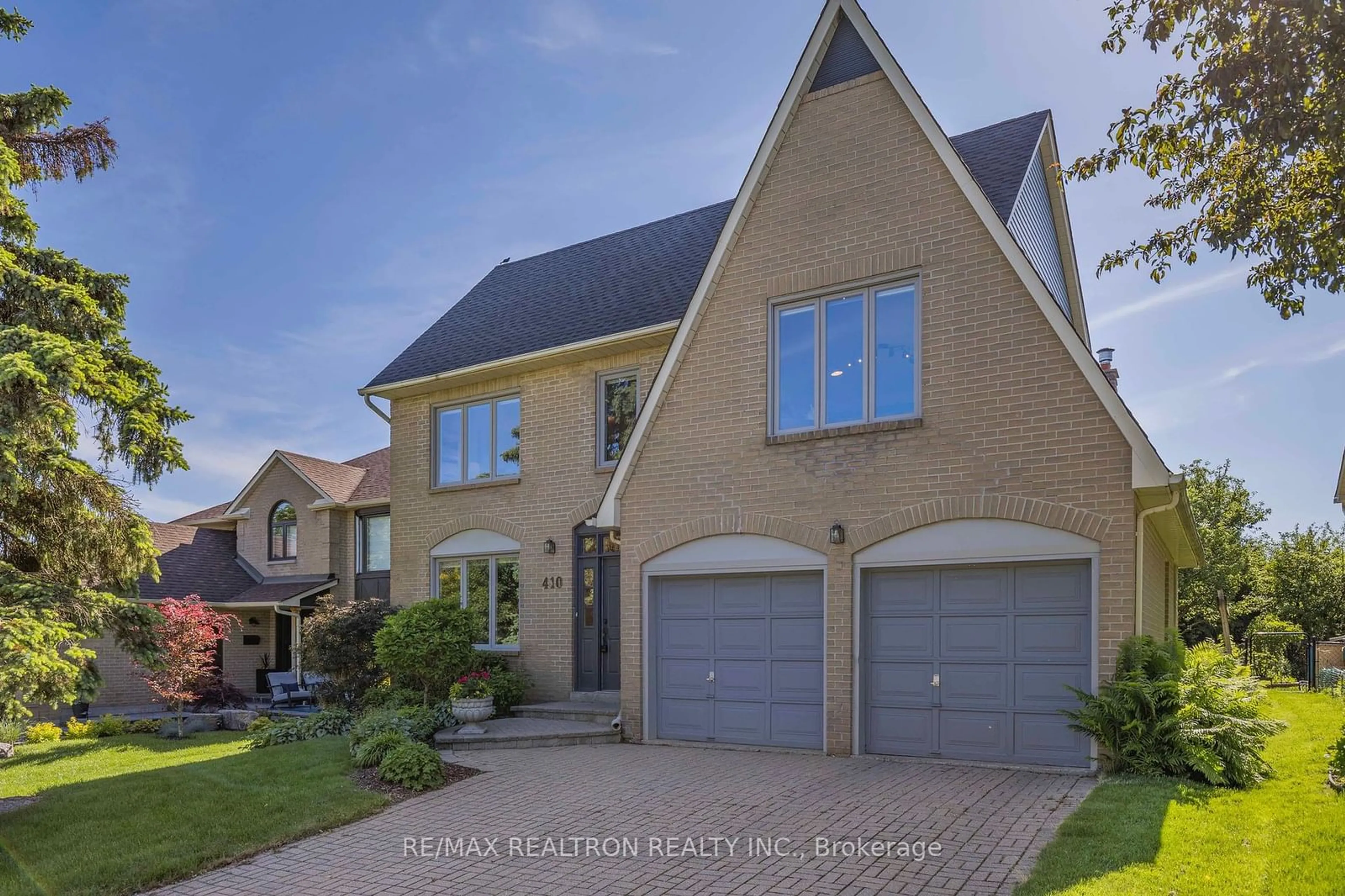 Frontside or backside of a home for 410 Alex Doner Dr, Newmarket Ontario L3X 1C4