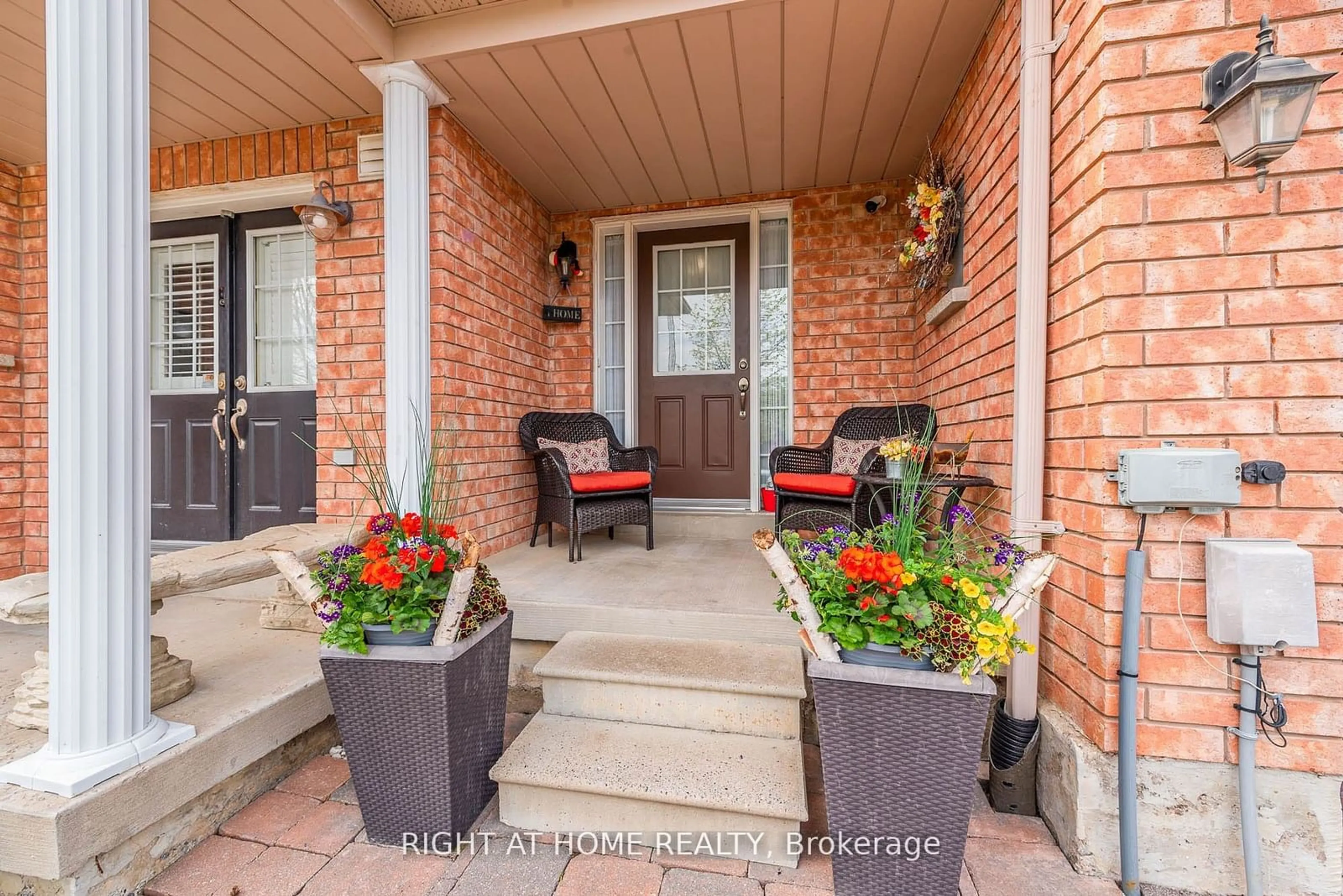 Indoor entryway for 49 Oak Park Cres, Vaughan Ontario L6A 0B5