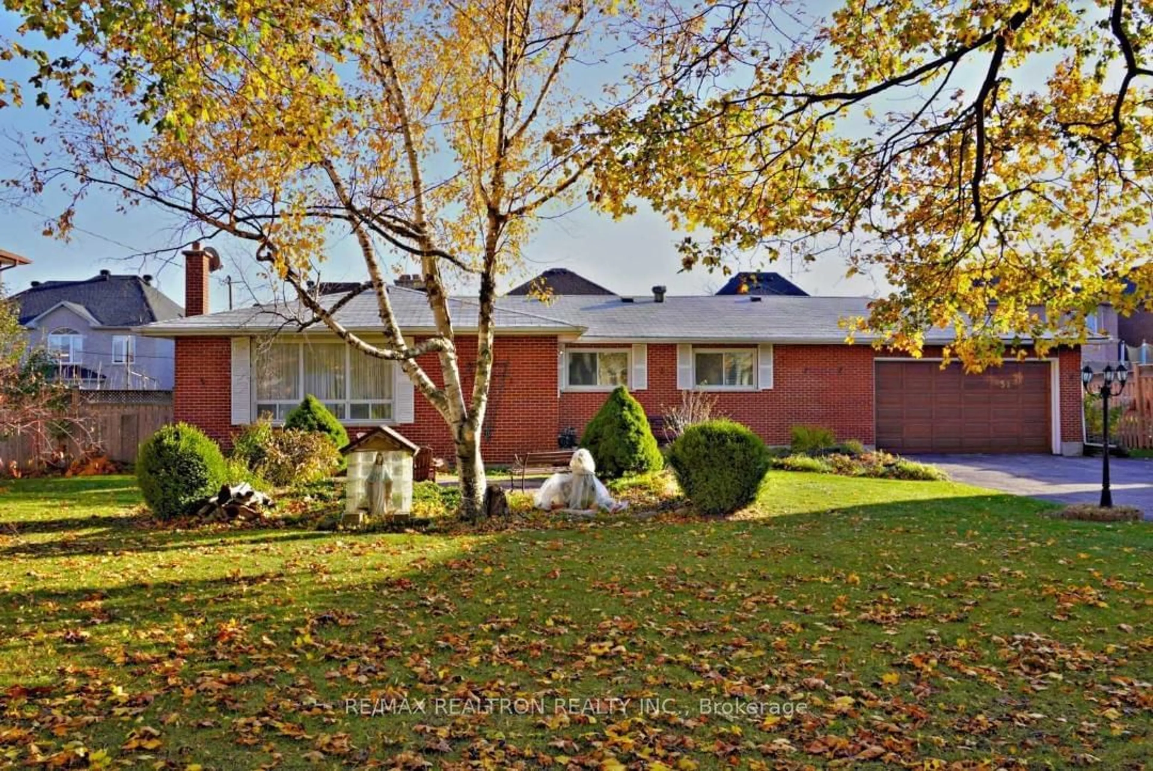 Outside view for 51 Bond Cres, Richmond Hill Ontario L4E 3K5