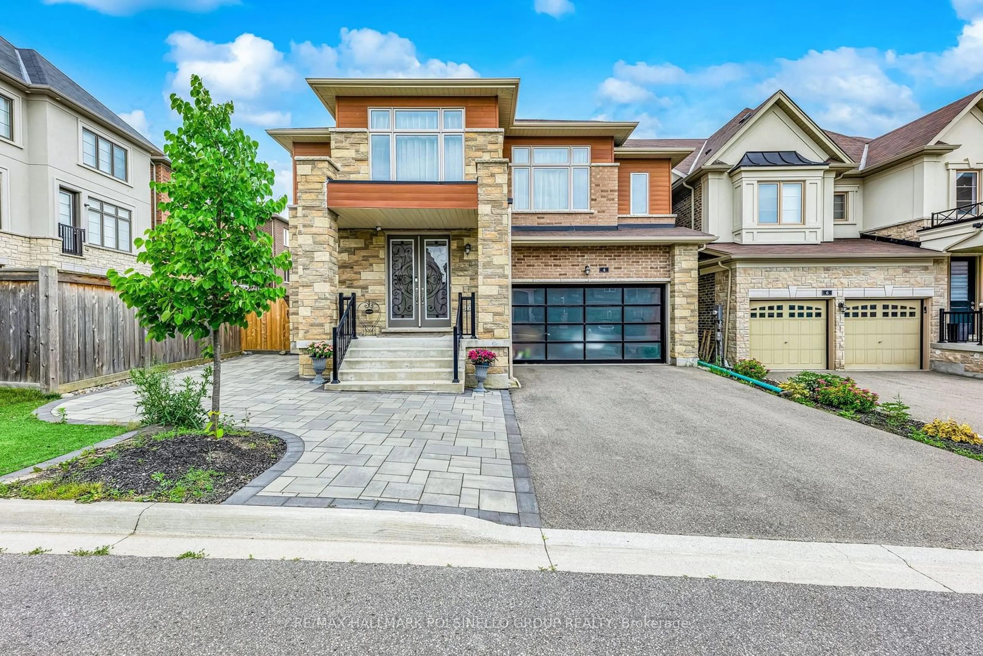 Home with brick exterior material for 4 Goldeneye Dr, East Gwillimbury Ontario L9N 1R8