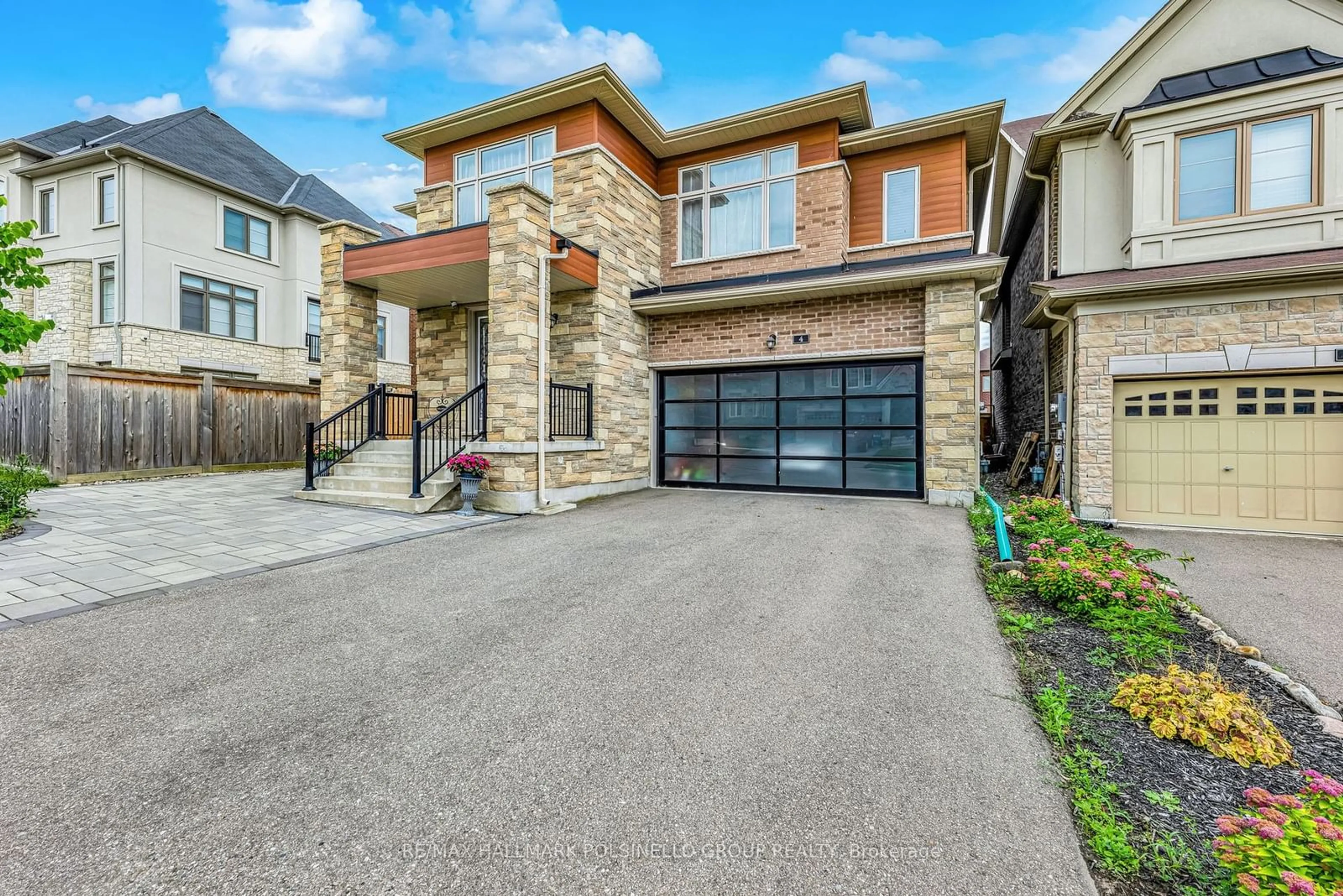 Home with brick exterior material for 4 Goldeneye Dr, East Gwillimbury Ontario L9N 1R8