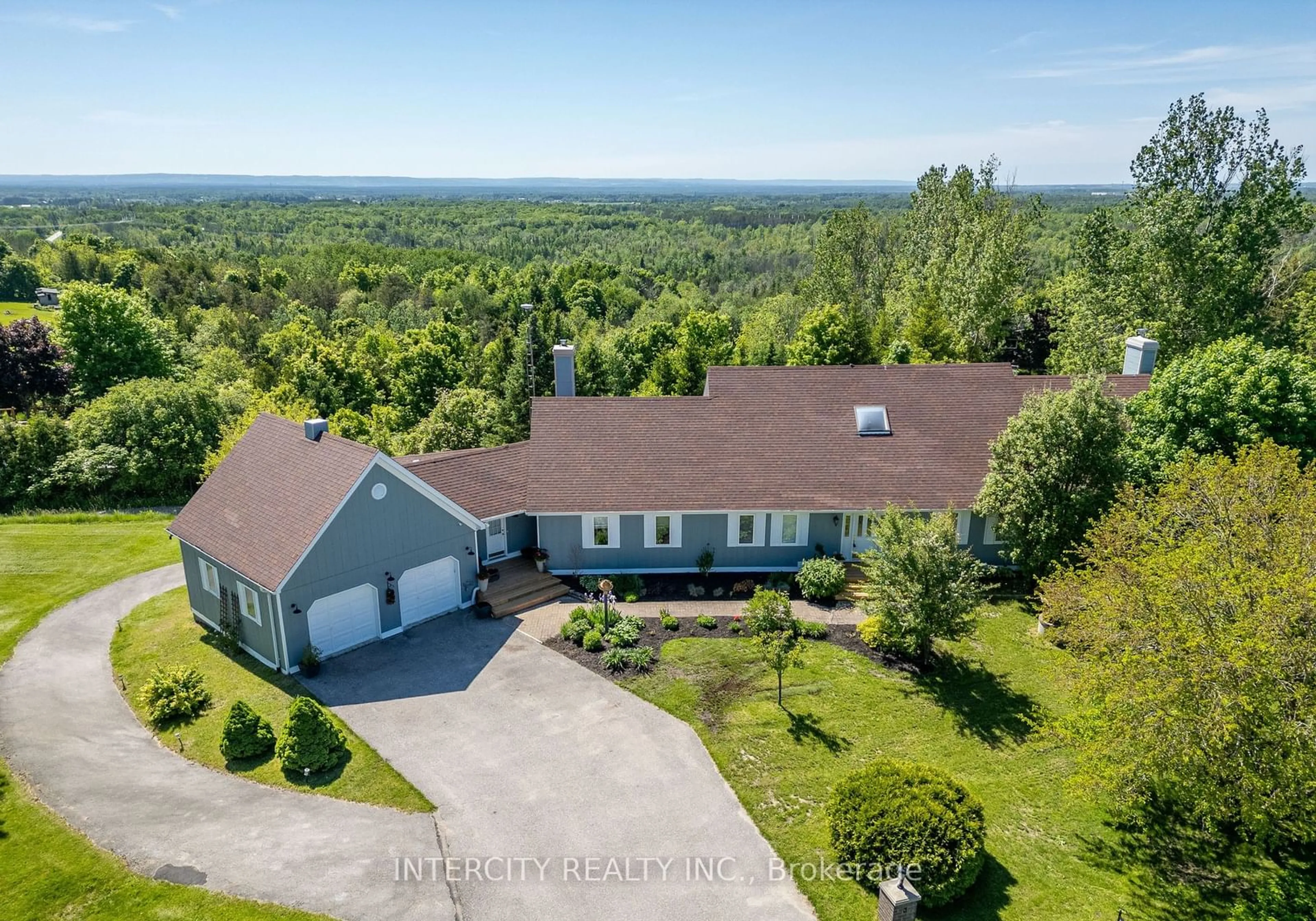 Frontside or backside of a home for 3 Algonquin Crt, Essa Ontario L0L 2N0