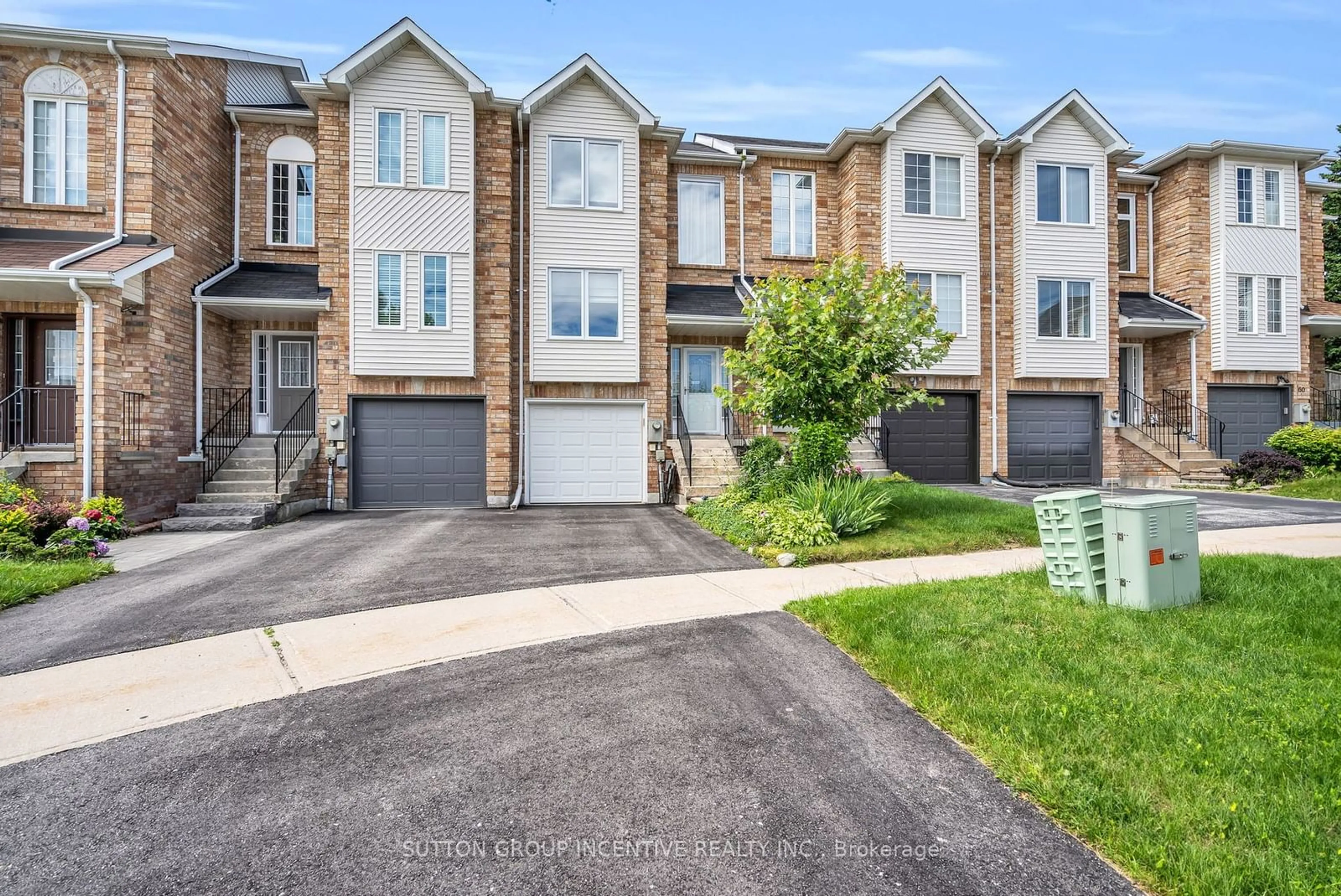 A pic from exterior of the house or condo for 54 Natale Crt, Bradford West Gwillimbury Ontario L3Z 3B1