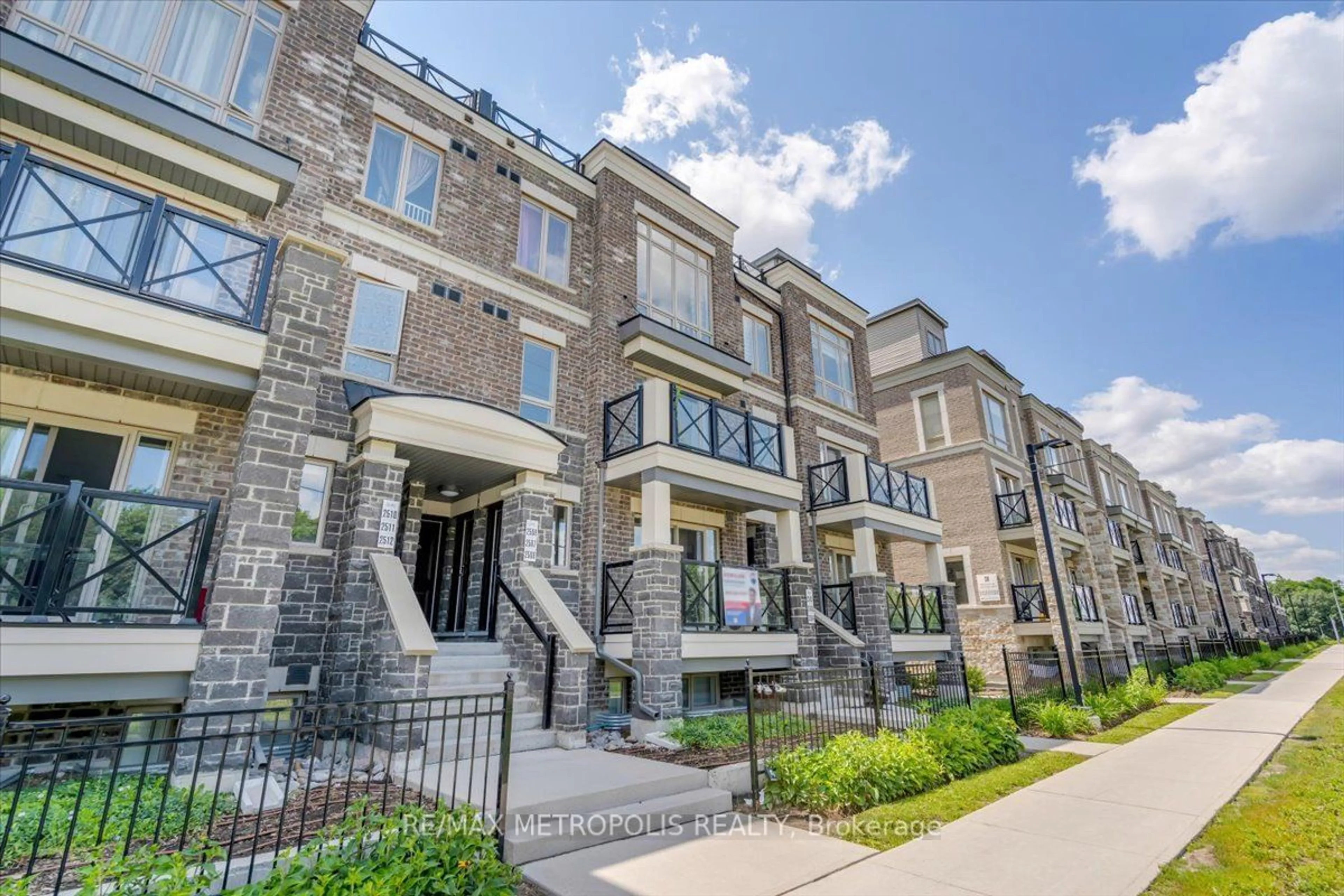 A pic from exterior of the house or condo for 30 Westmeath Lane #2506, Markham Ontario L6B 0A8