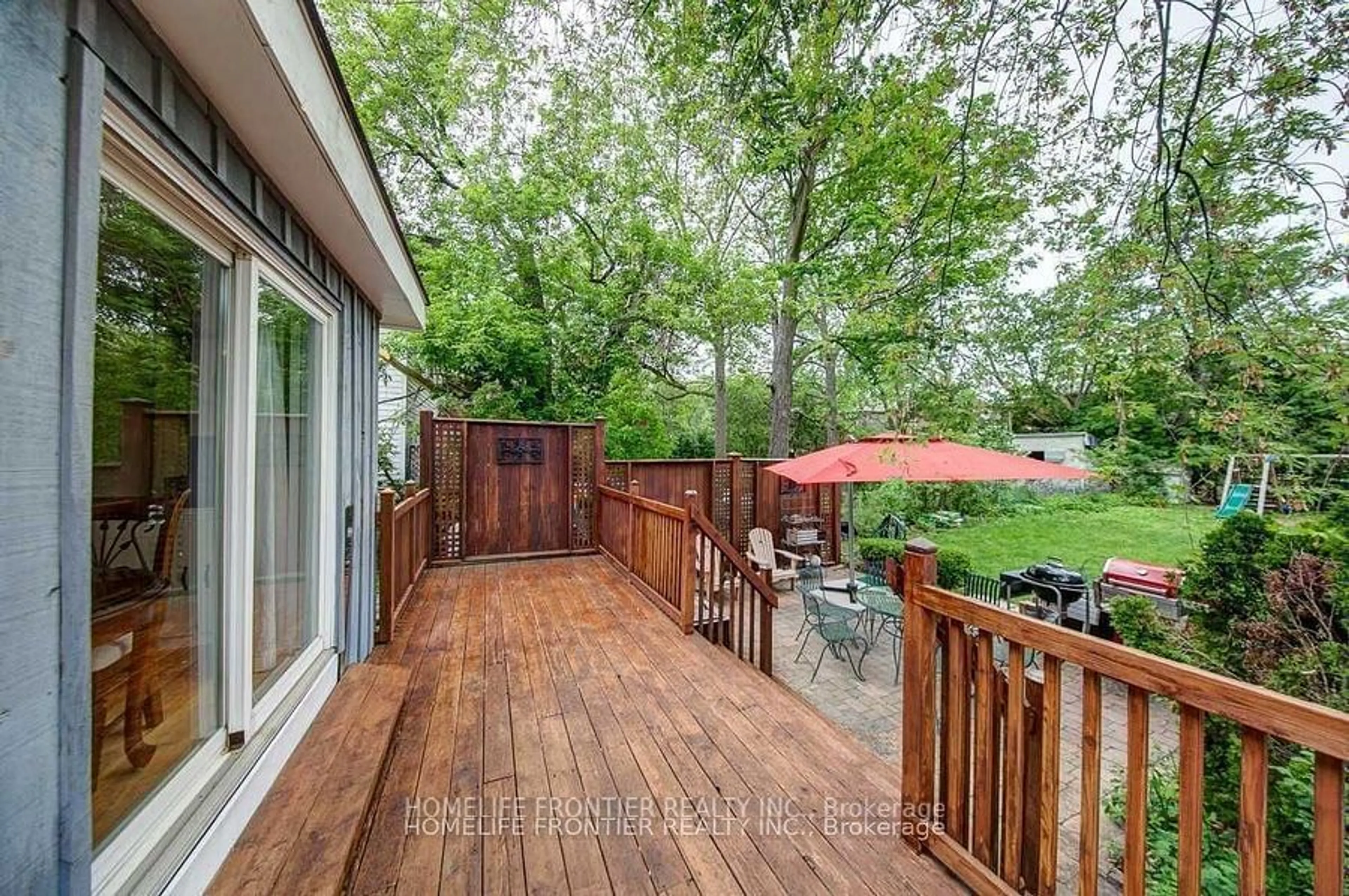 Patio, the fenced backyard for 81 Centre St, Richmond Hill Ontario L4C 1A3