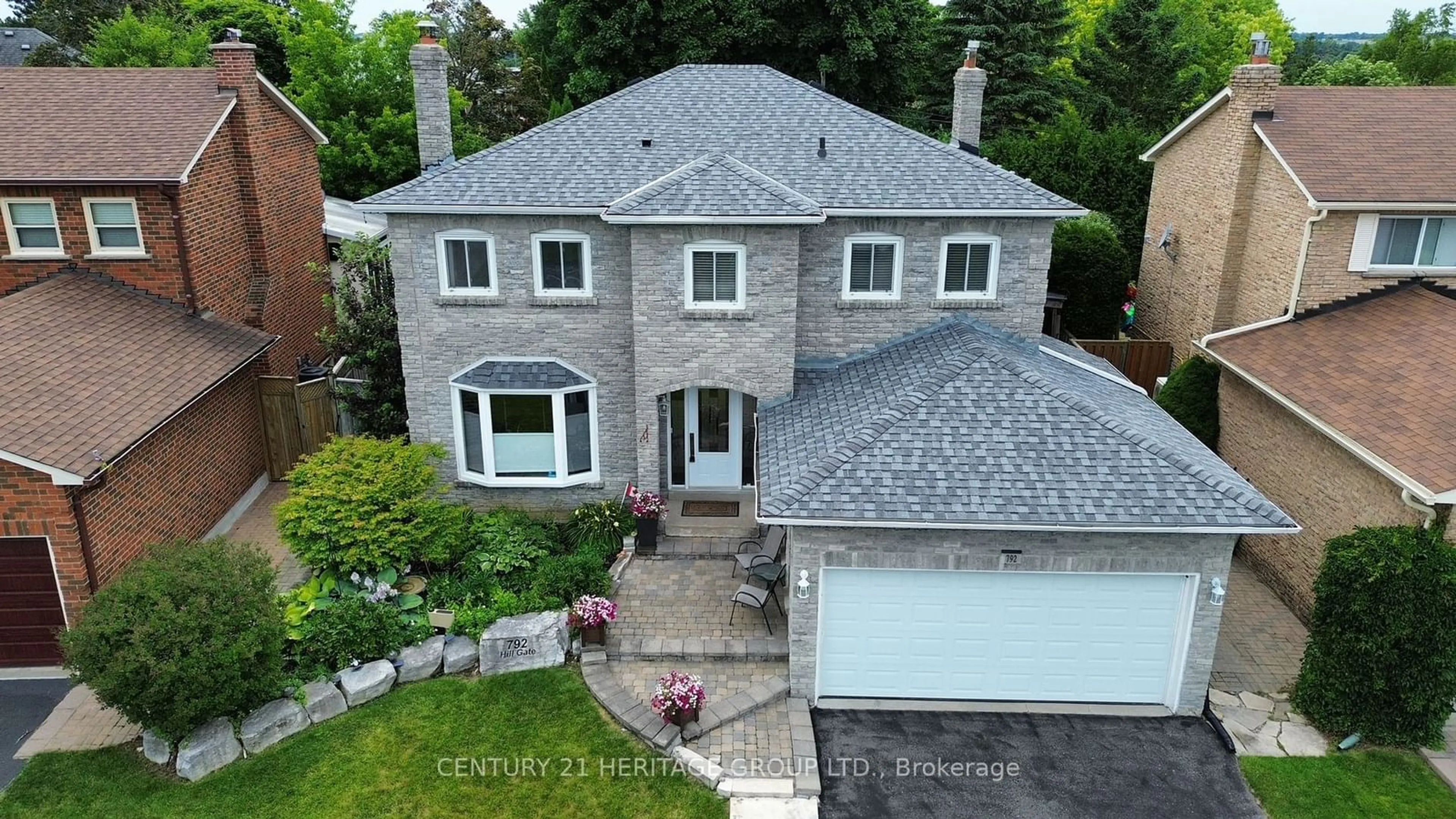 Frontside or backside of a home for 792 Hill Gate, Newmarket Ontario L3Y 6M2