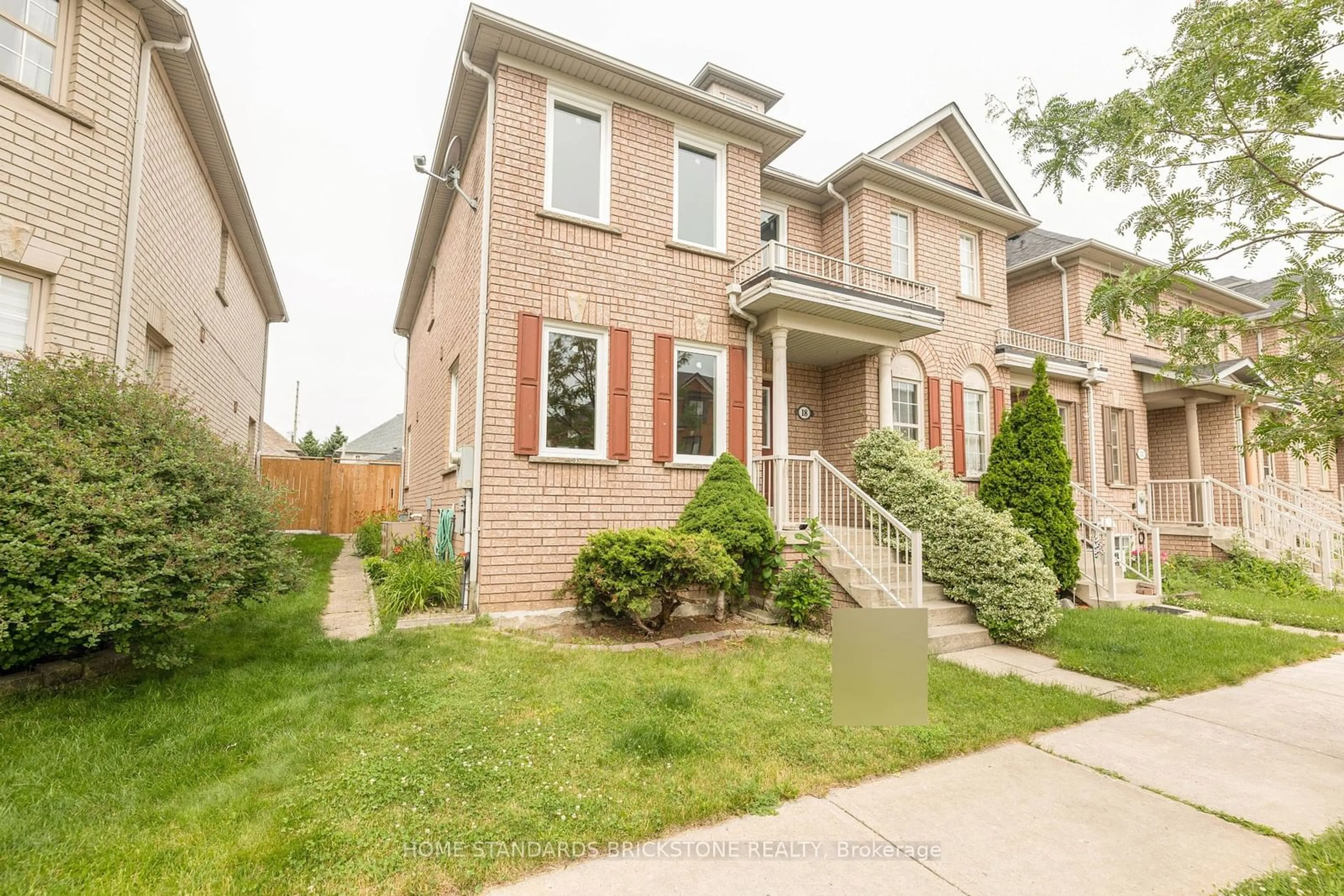 Frontside or backside of a home for 18 Ellesmere St, Richmond Hill Ontario L4B 4J4