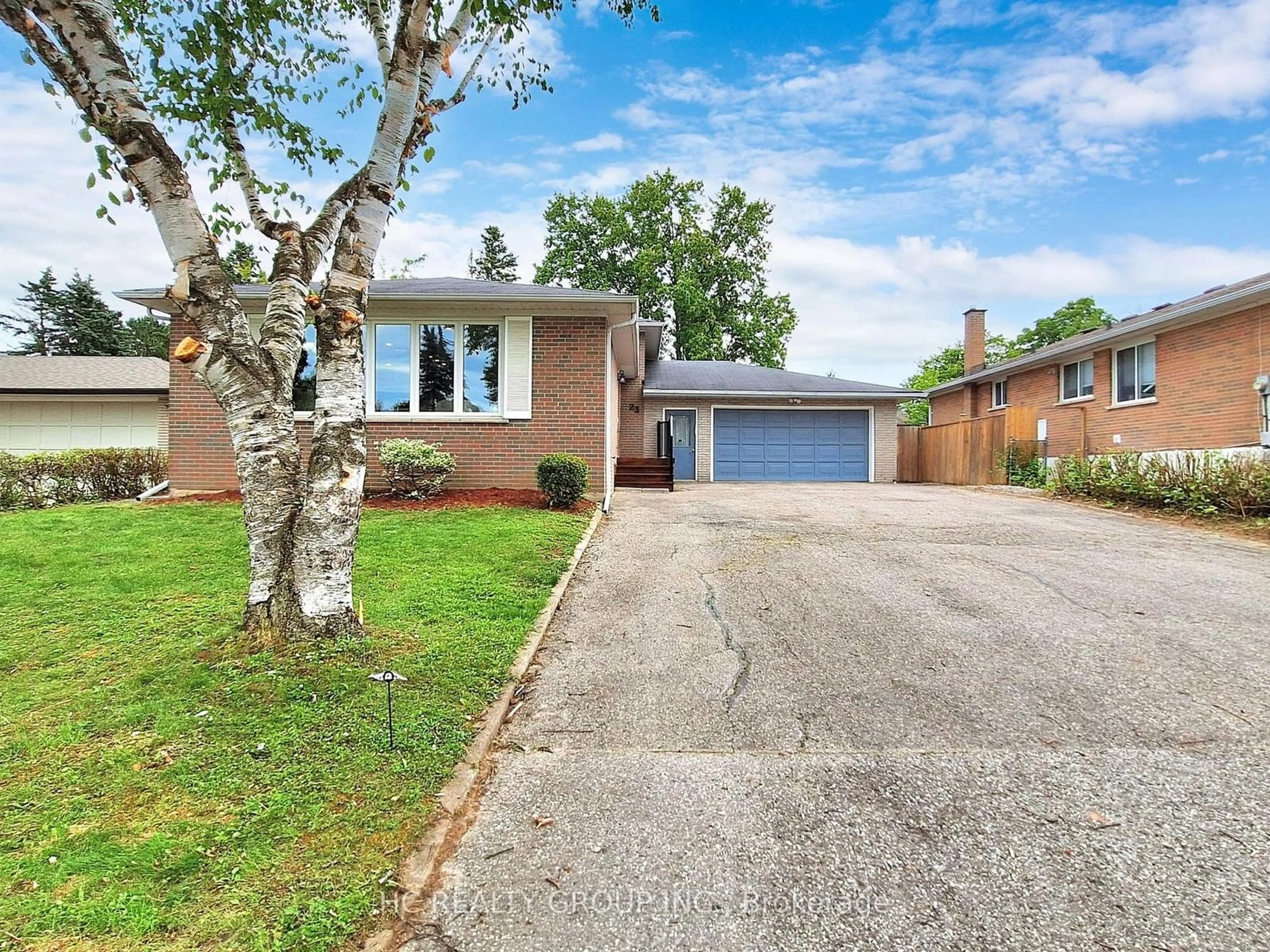 Frontside or backside of a home for 23 Boulding Dr, Aurora Ontario L4G 2V9