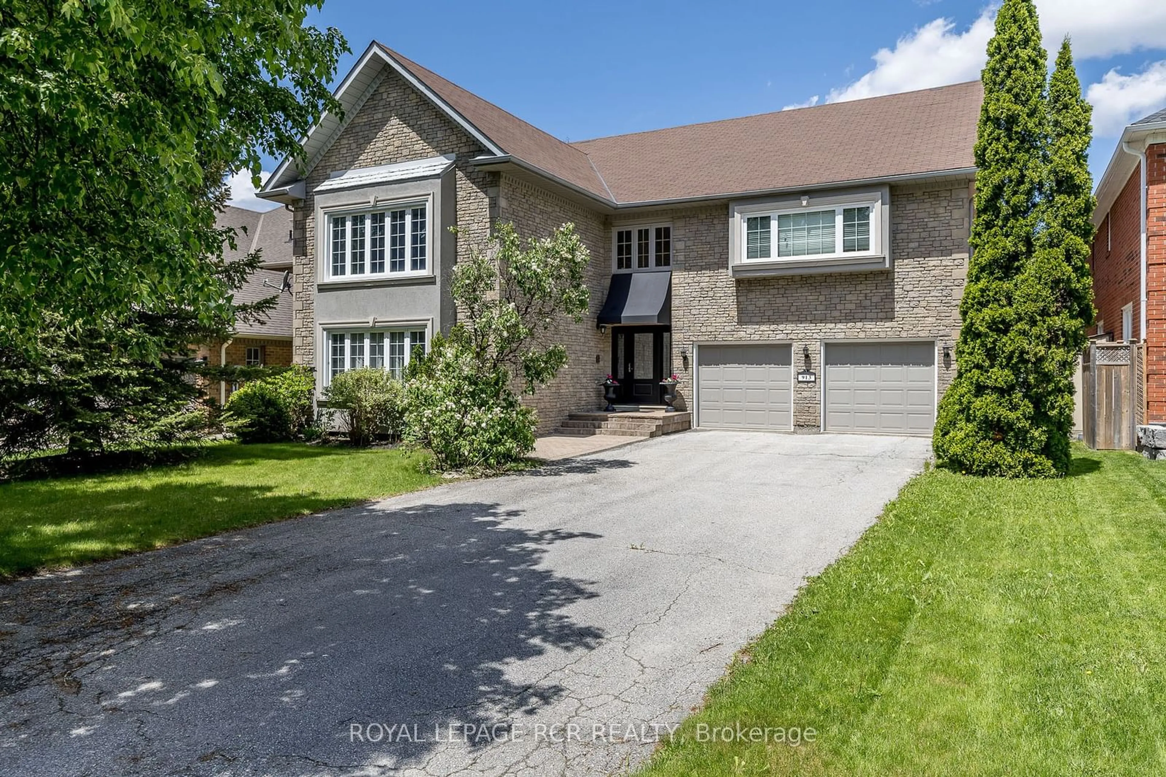 Frontside or backside of a home for 913 Tegal Pl, Newmarket Ontario L3X 1L3