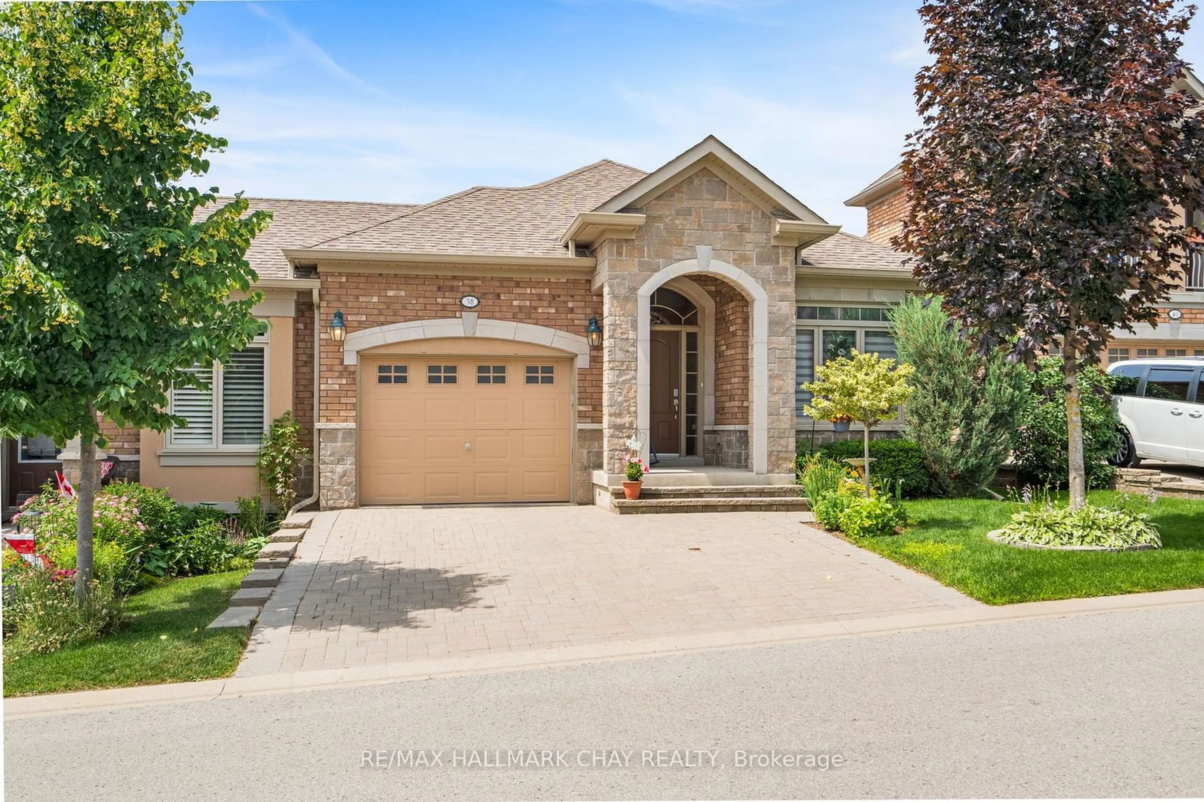 Frontside or backside of a home for 38 Hillcrest Dr, New Tecumseth Ontario L9R 0N4
