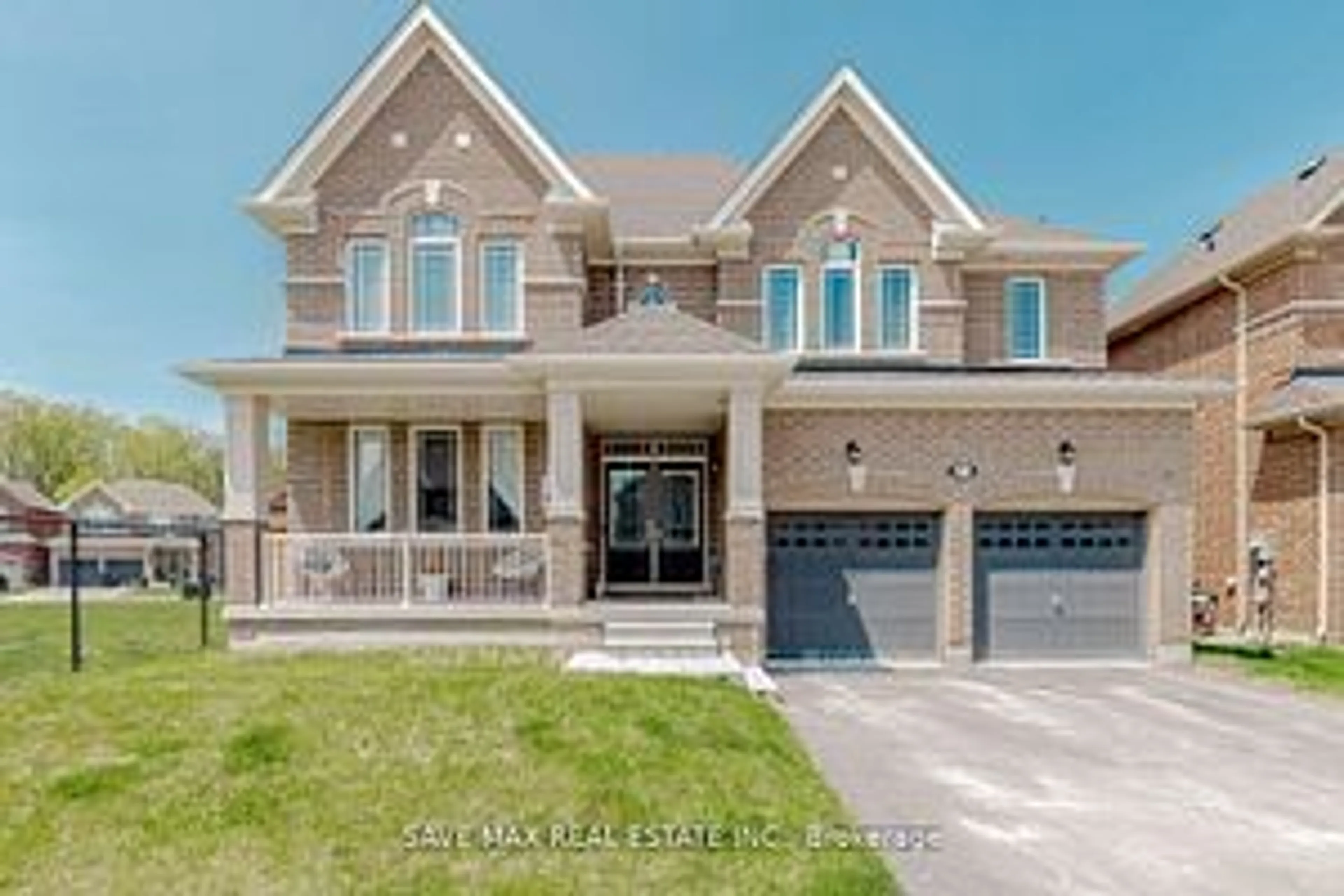 Home with brick exterior material for 811 Green St, Innisfil Ontario L0L 1W0