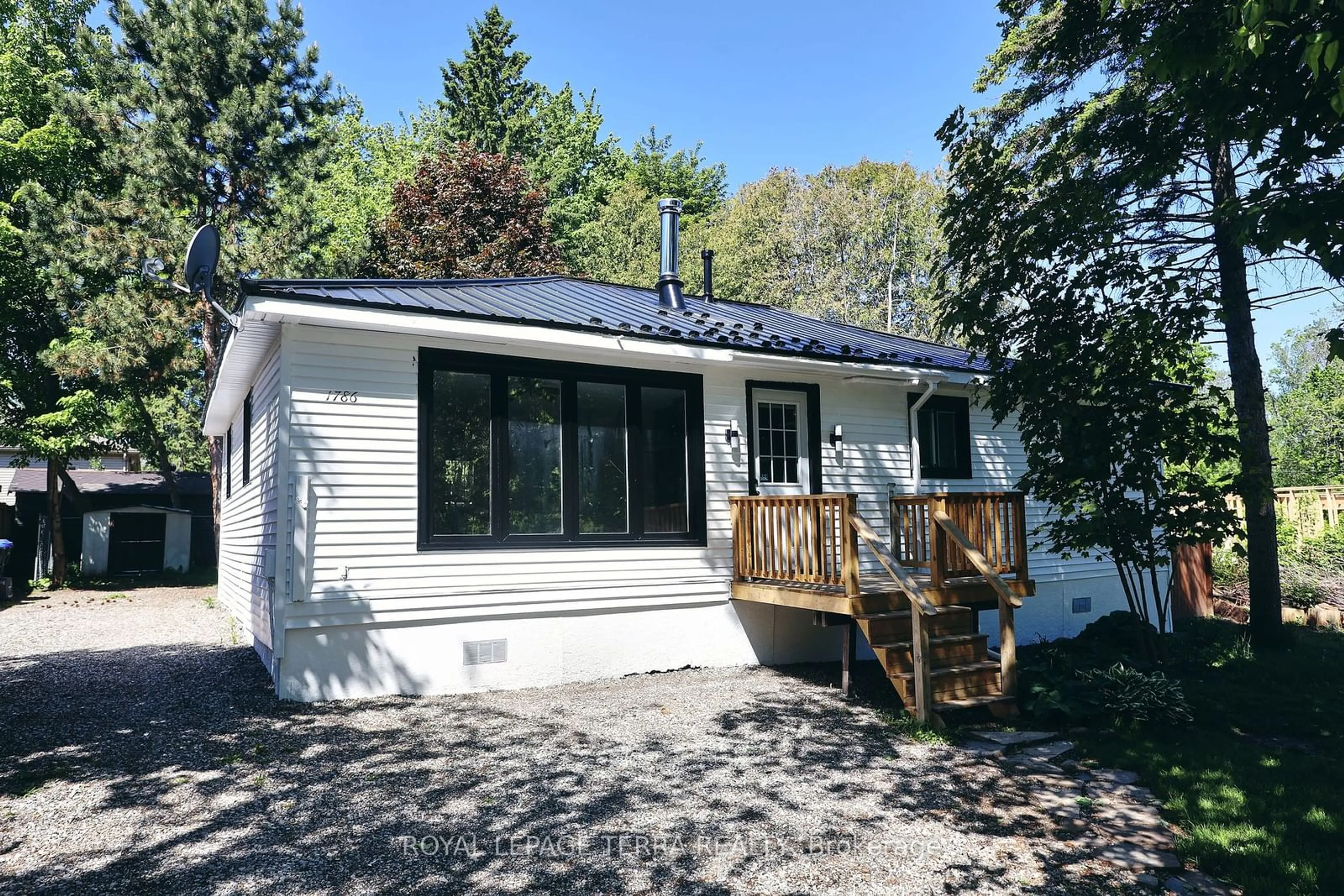 Cottage for 1786 St John Rd, Innisfil Ontario L0M 1S0