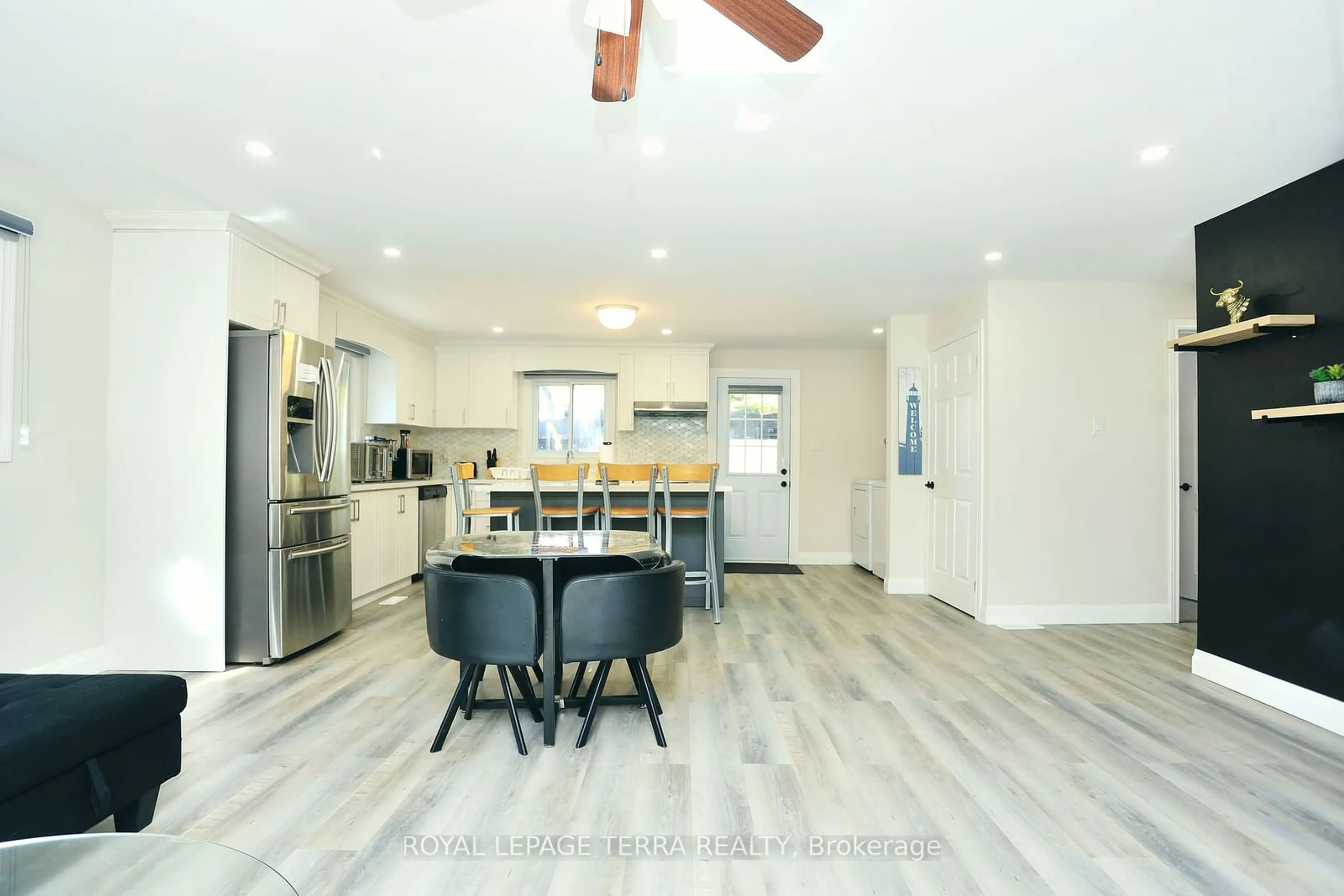 Contemporary kitchen for 1786 St John Rd, Innisfil Ontario L0M 1S0