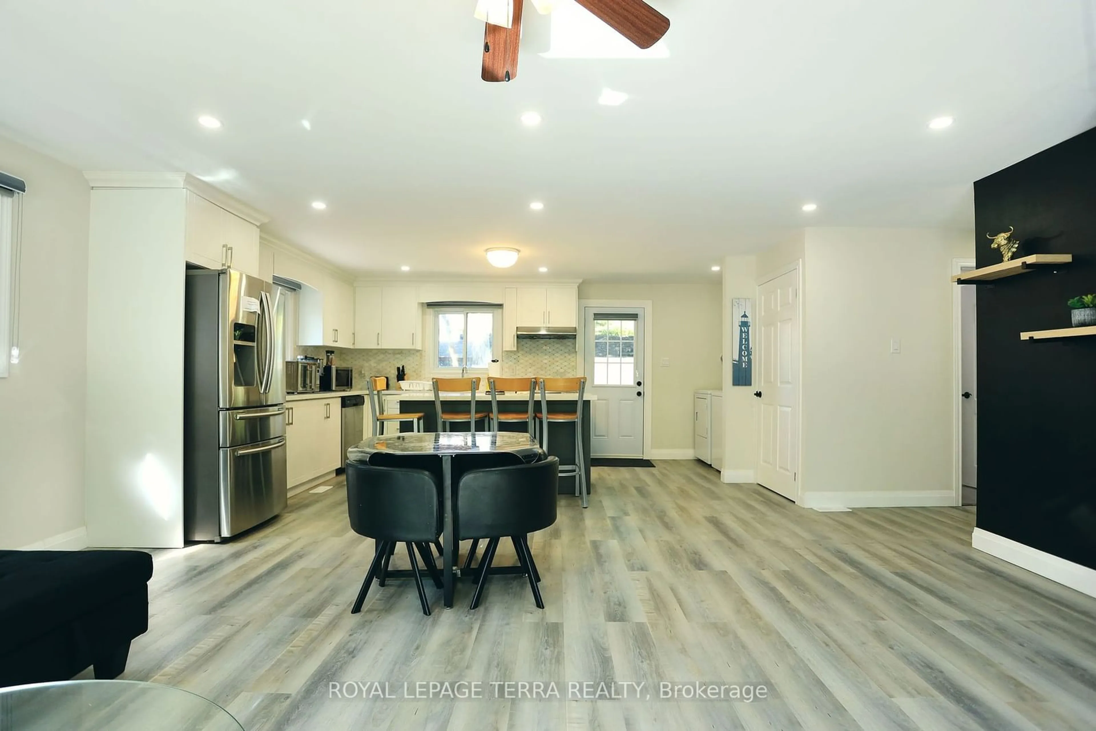 Open concept kitchen for 1786 St John Rd, Innisfil Ontario L0M 1S0