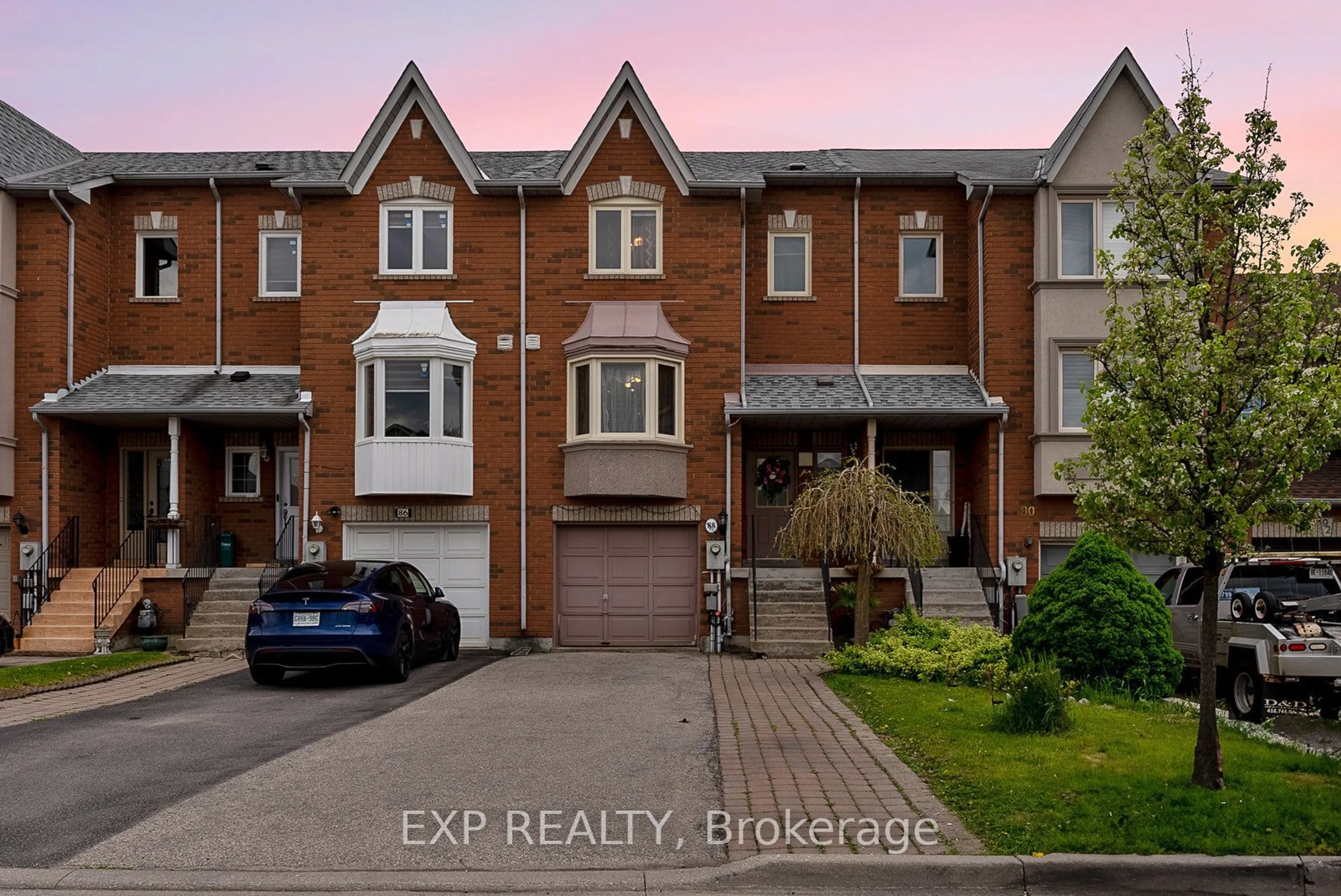 A pic from exterior of the house or condo for 88 Michelle Dr, Vaughan Ontario L4L 9B9