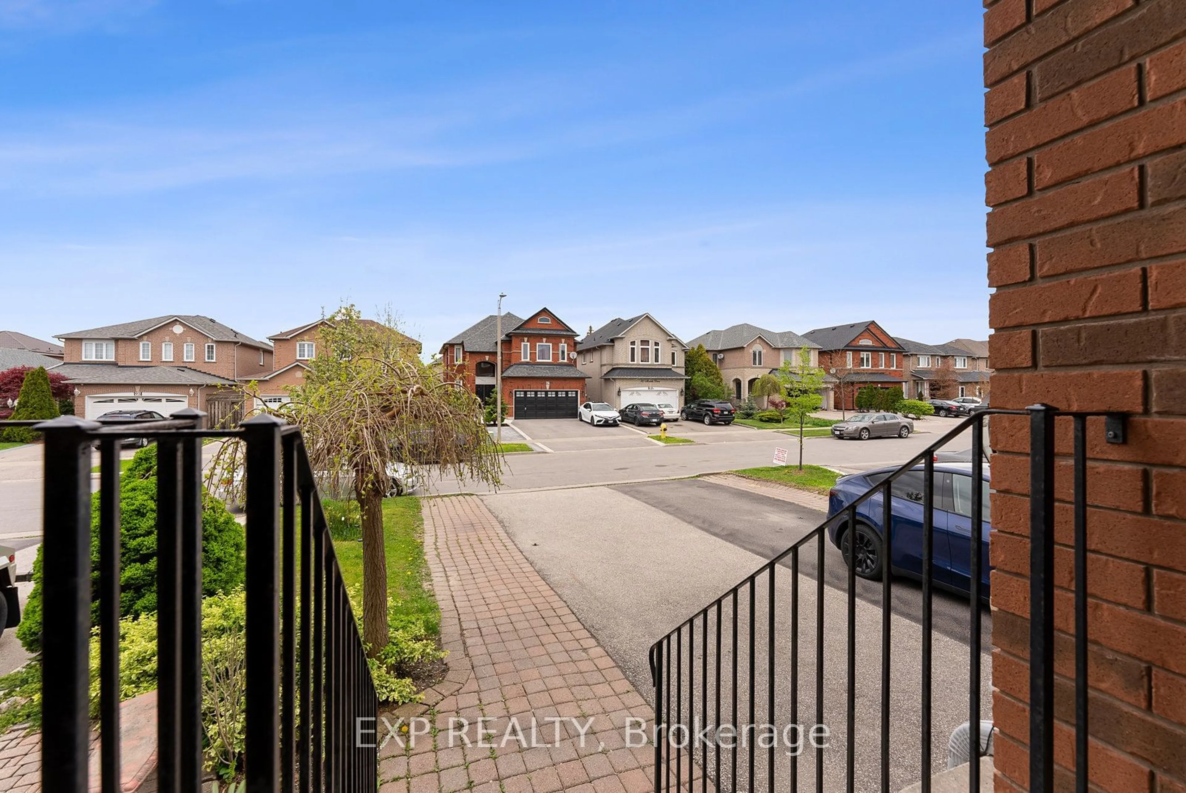 A pic from exterior of the house or condo for 88 Michelle Dr, Vaughan Ontario L4L 9B9