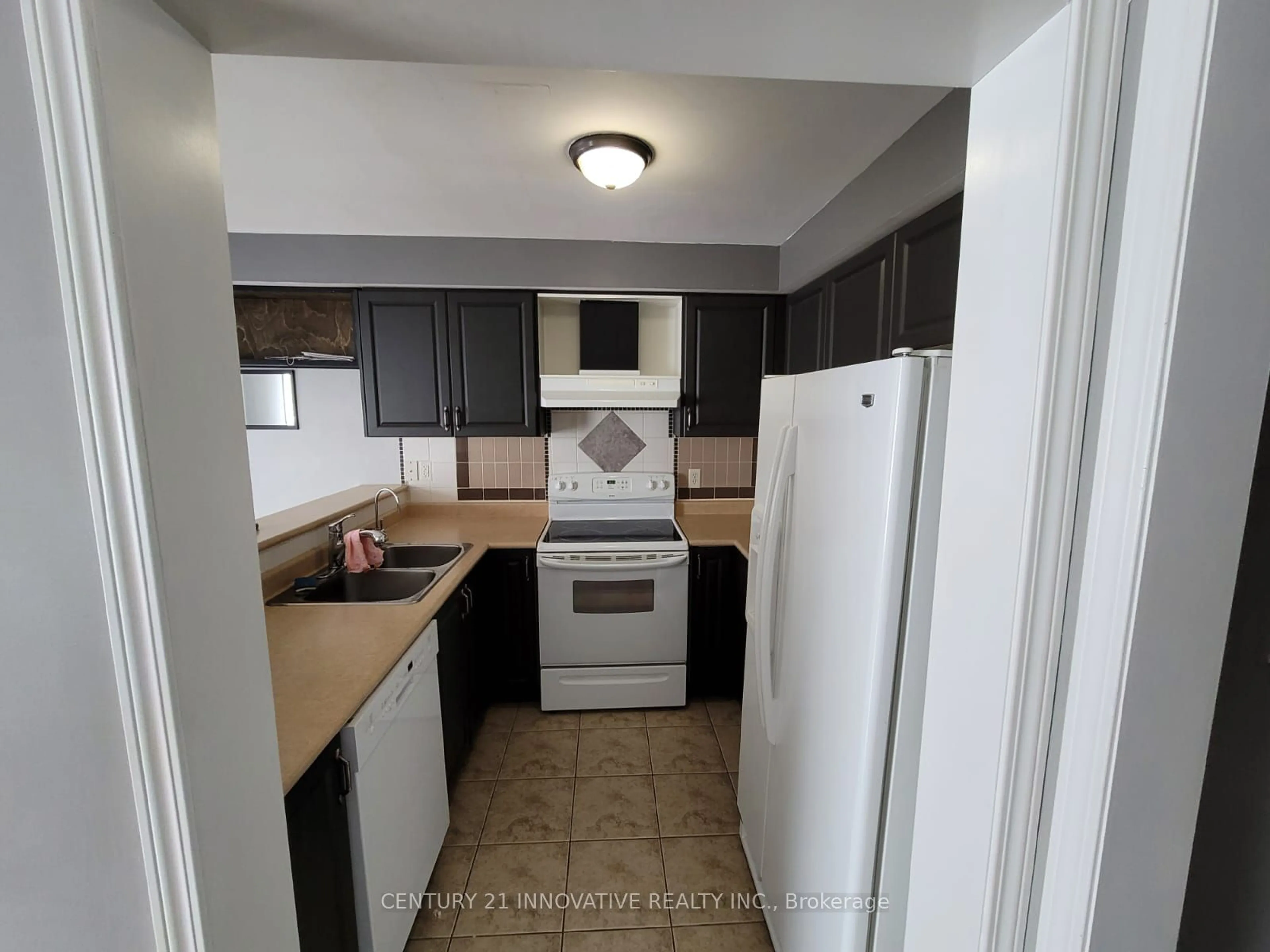 Standard kitchen for 58 Lookout St, Essa Ontario L0M 1B4