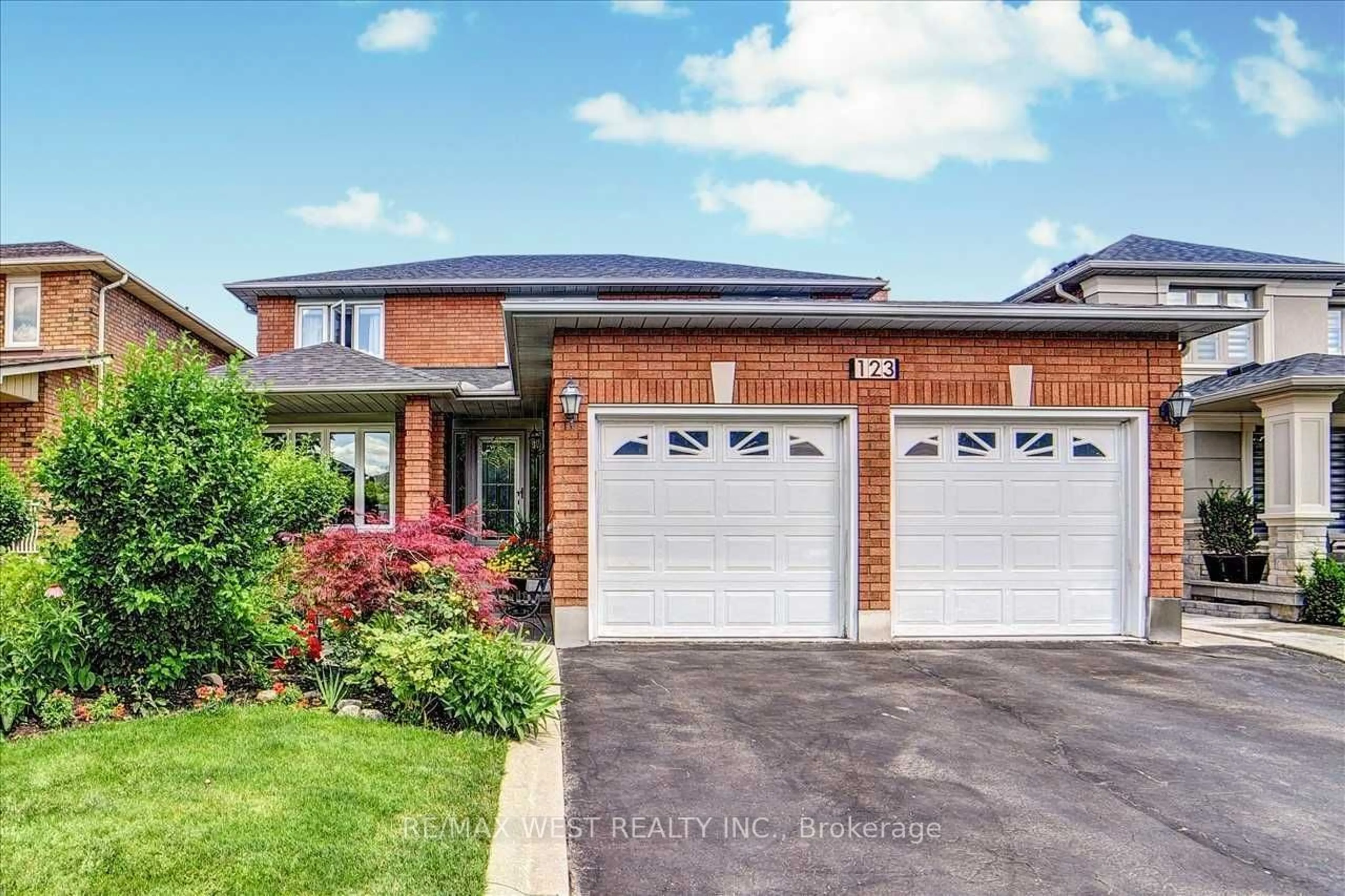 Home with brick exterior material for 123 Mapes Ave, Vaughan Ontario L4L 8R9