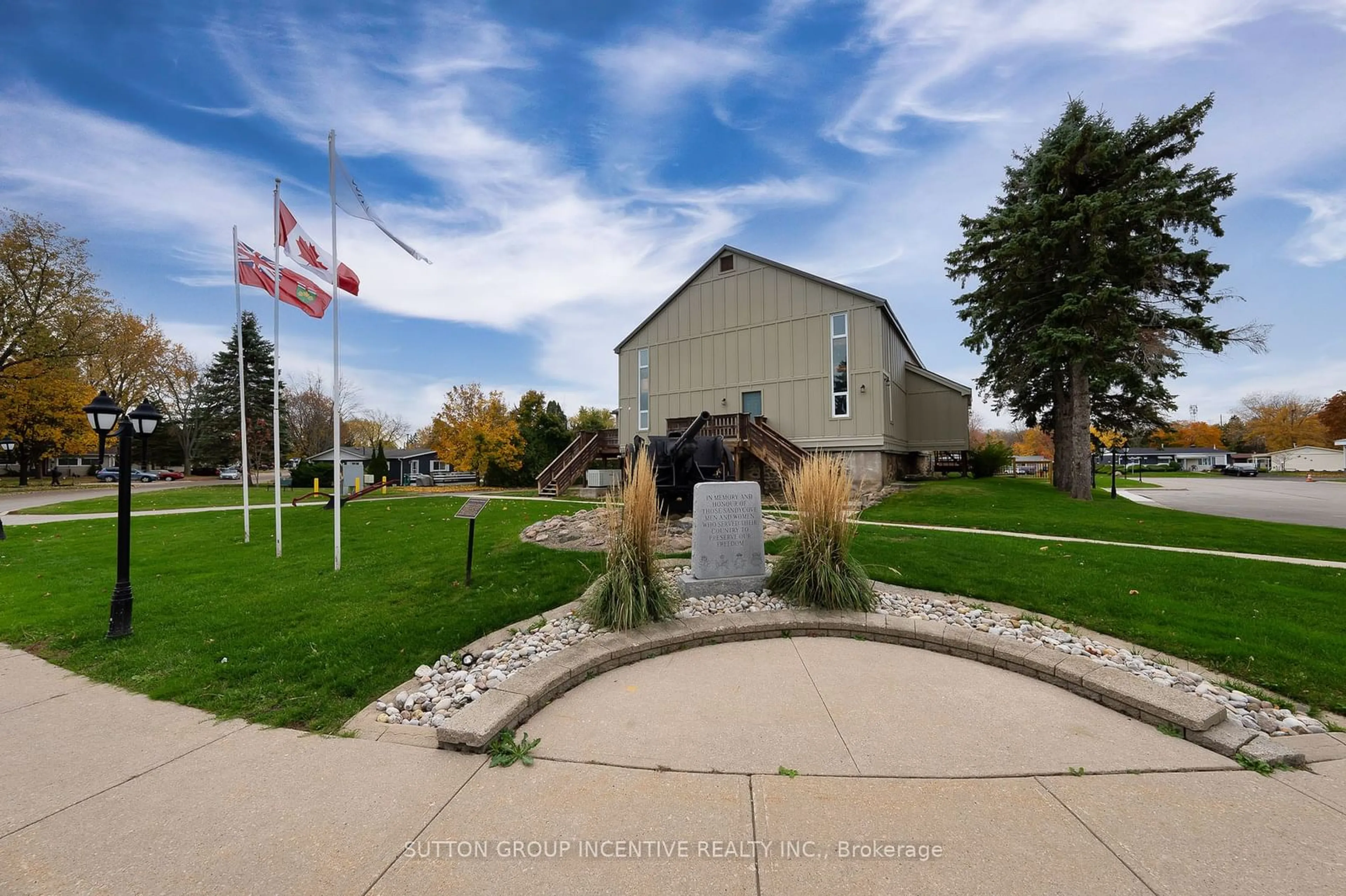 A pic from exterior of the house or condo for 20 Weeping Willow Dr, Innisfil Ontario L9S 1R6